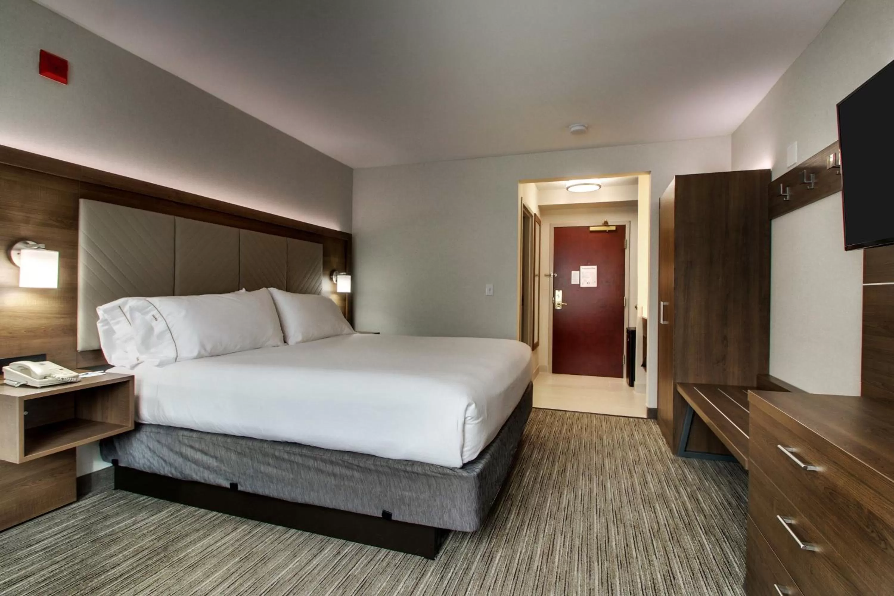 Photo of the whole room, Bed in Holiday Inn Express Durham-UNH by IHG