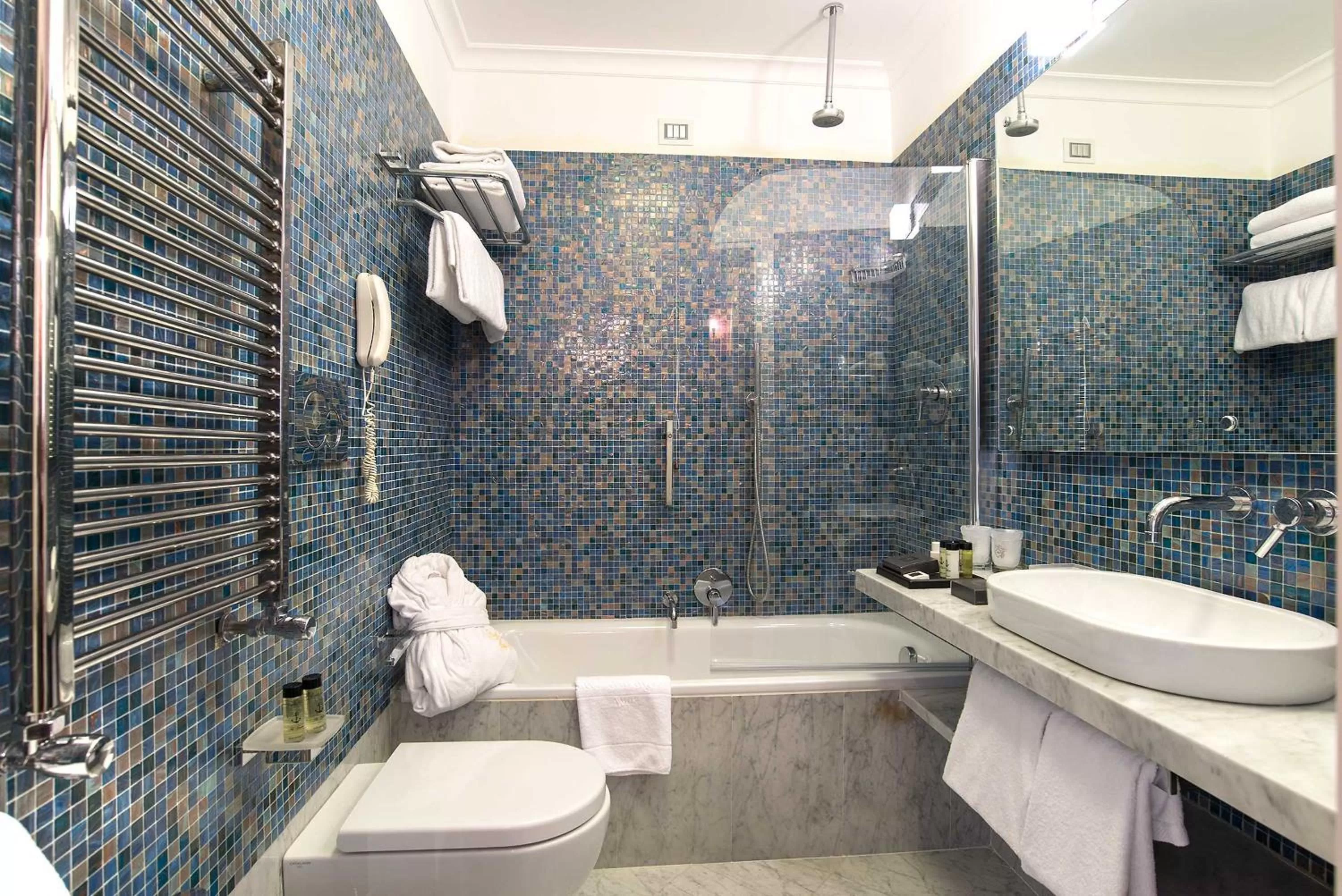 Bathroom in Albergo del Senato