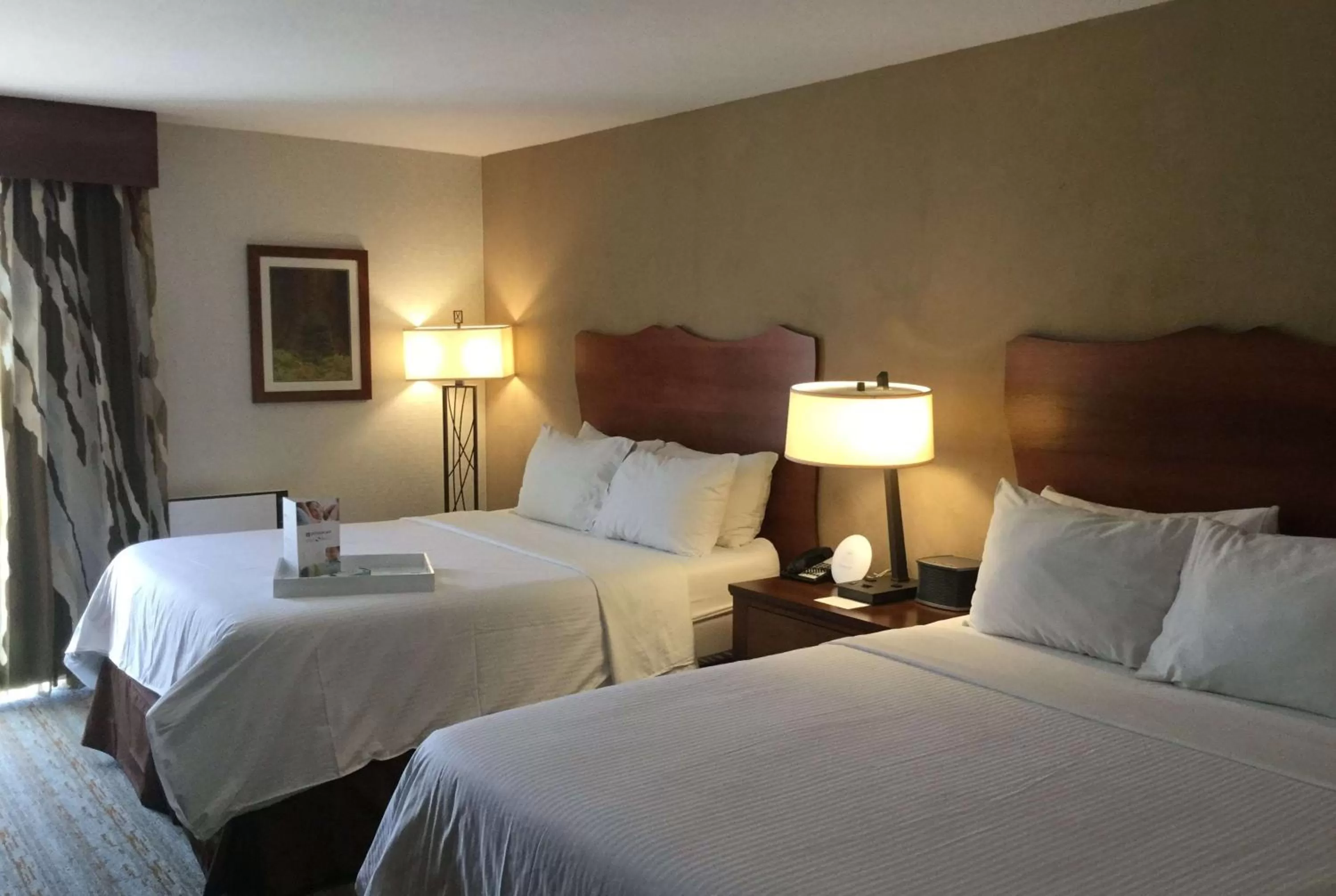 Photo of the whole room, Bed in Wyndham Visalia