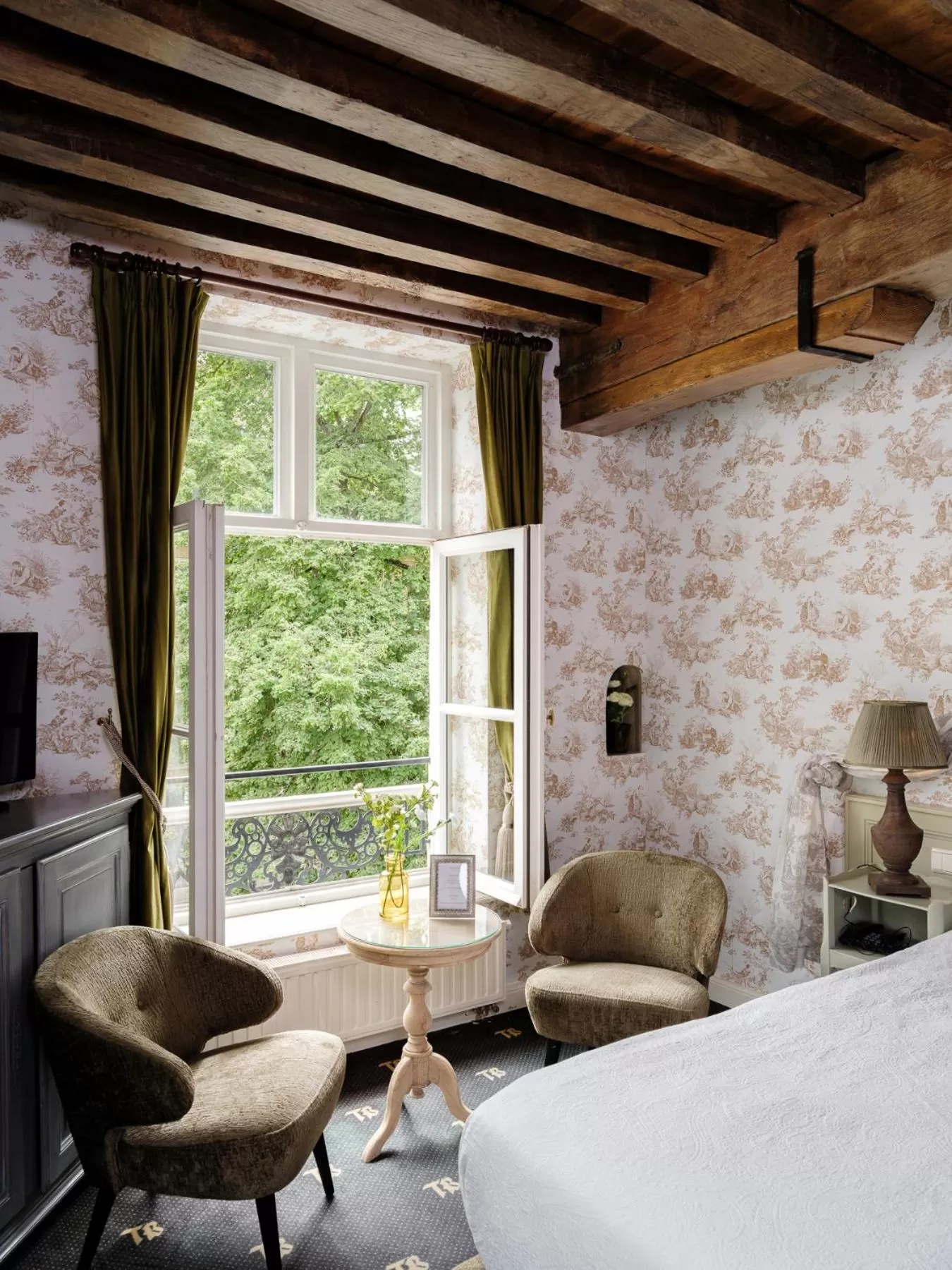 Bed in Canal View Hotel Ter Brughe by CW Hotel Collection