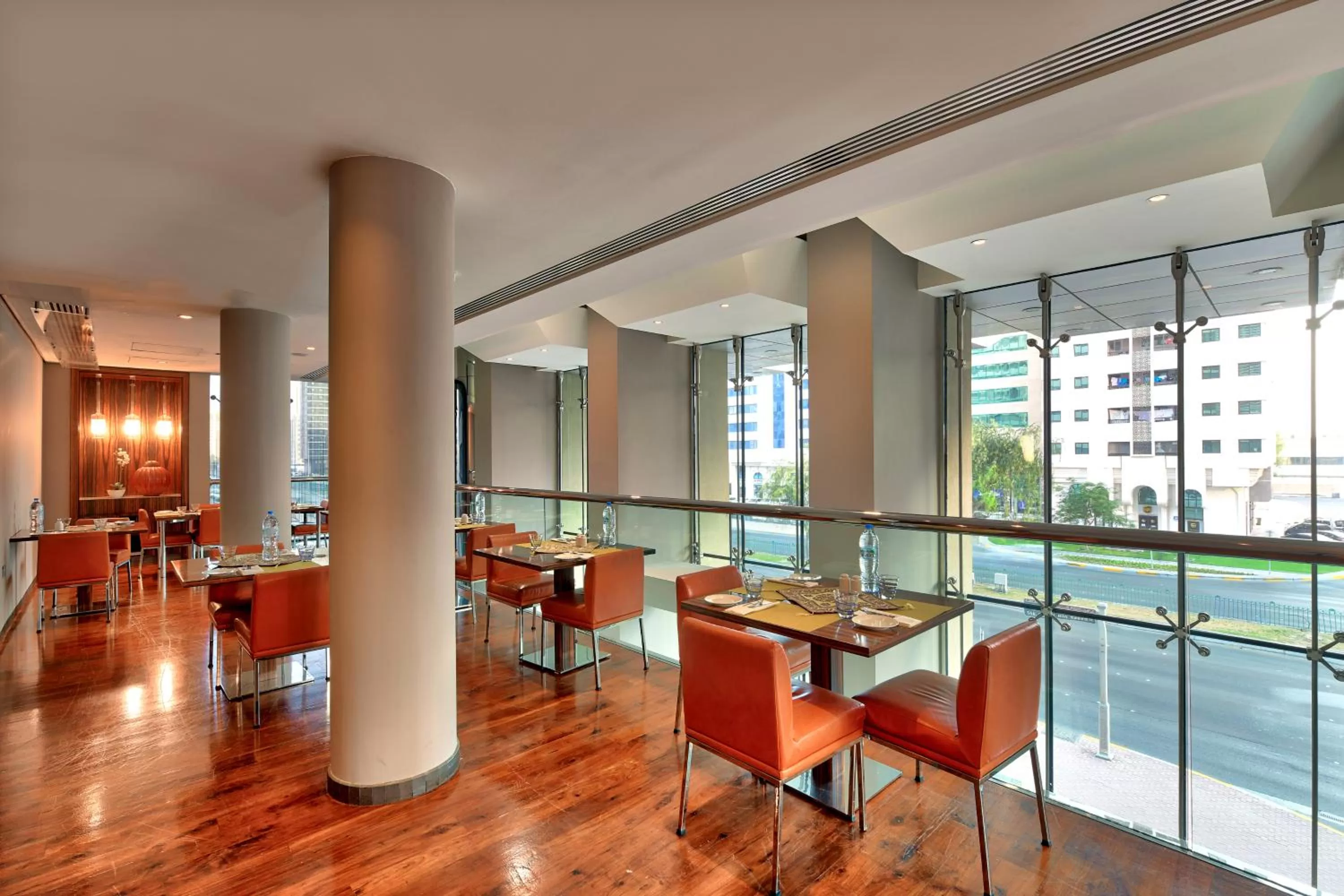 Restaurant/places to eat in Centro Al Manhal by Rotana