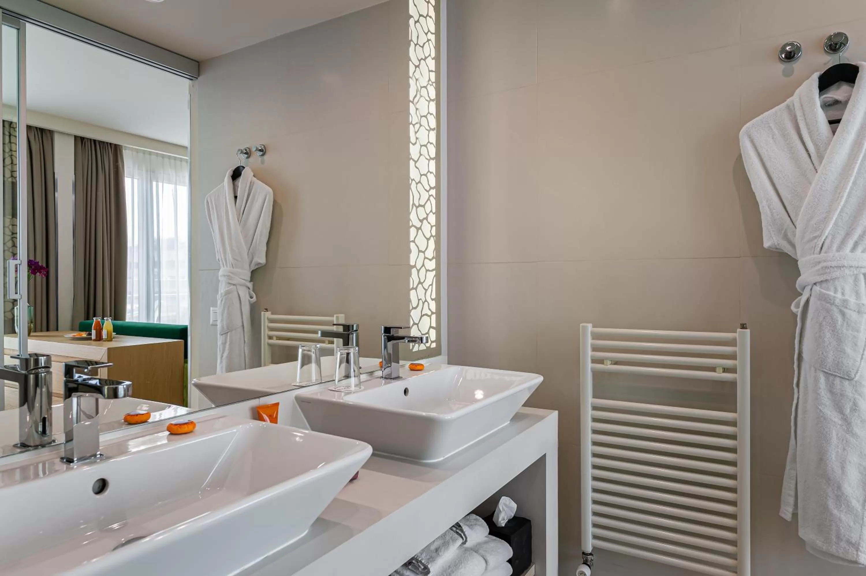 Bathroom in N’vY Manotel