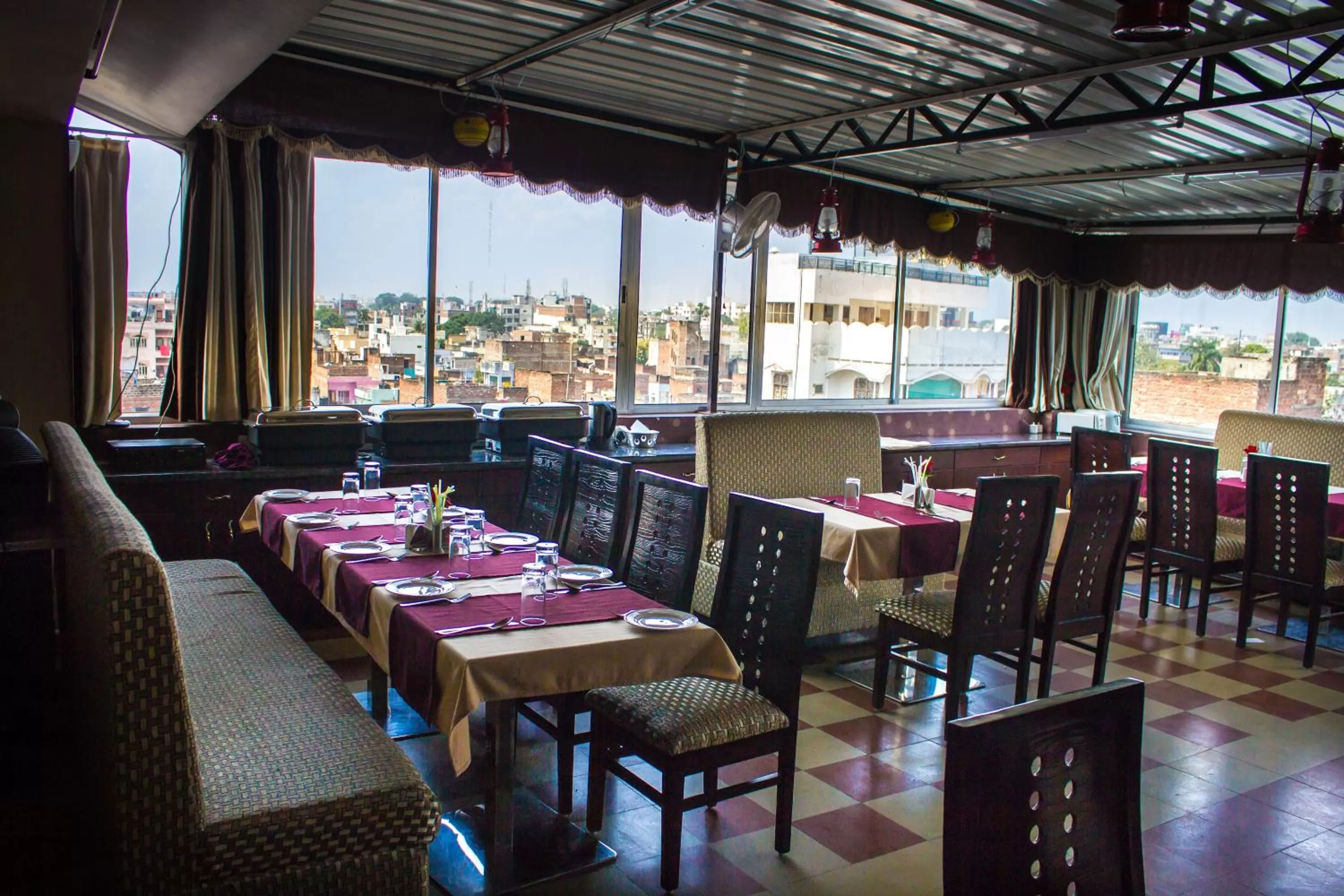 Restaurant/places to eat in Hotel Heritage Inn at Assi Ghat