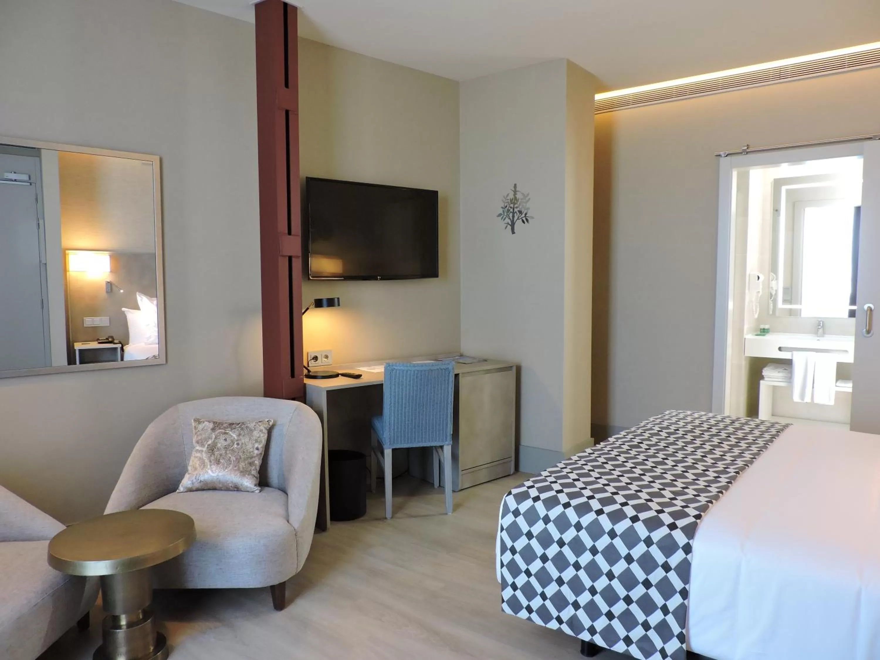 Decorative detail, Bed in Hotel América Sevilla