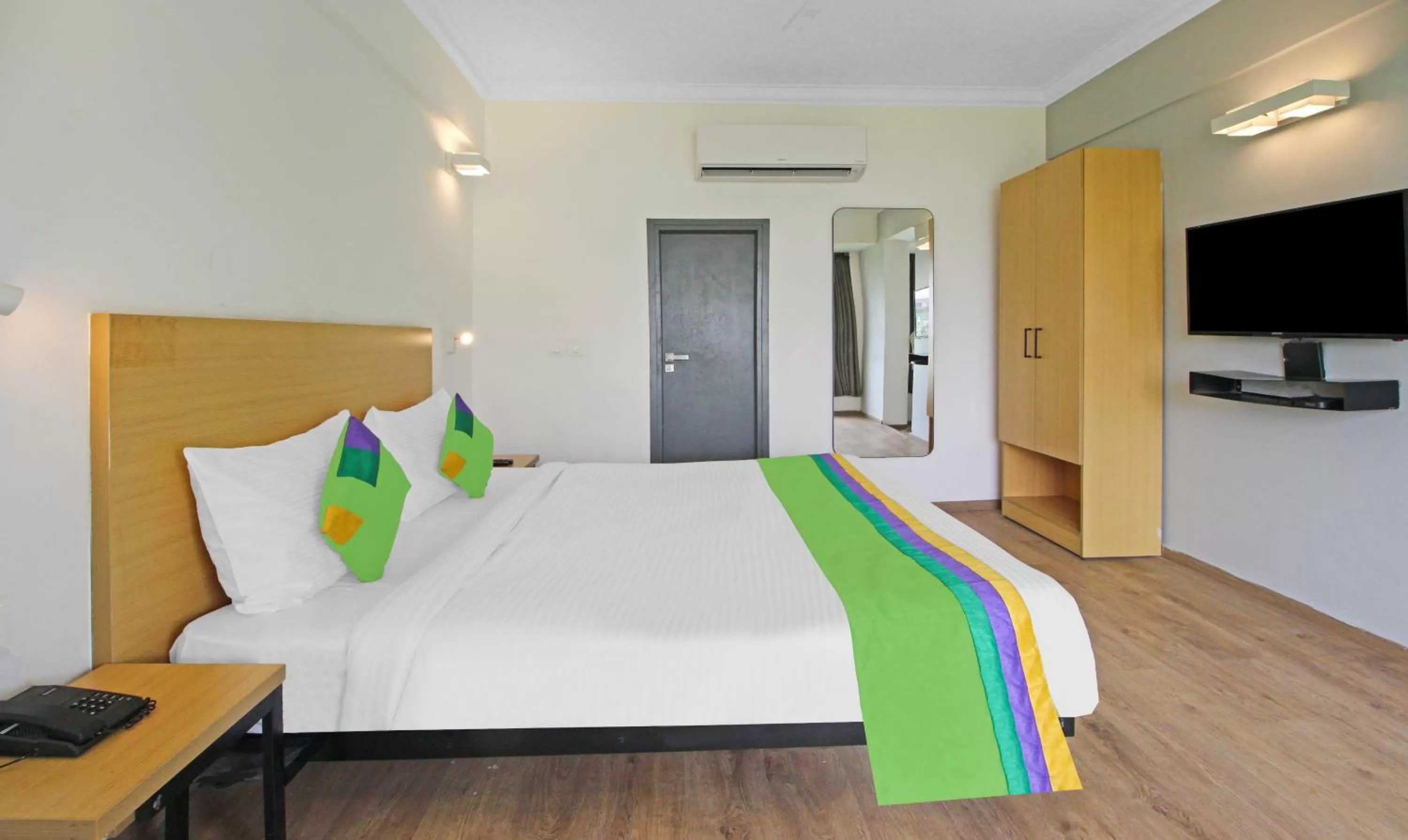 Bedroom, Bed in Treebo Grand Legacy Shahenshah