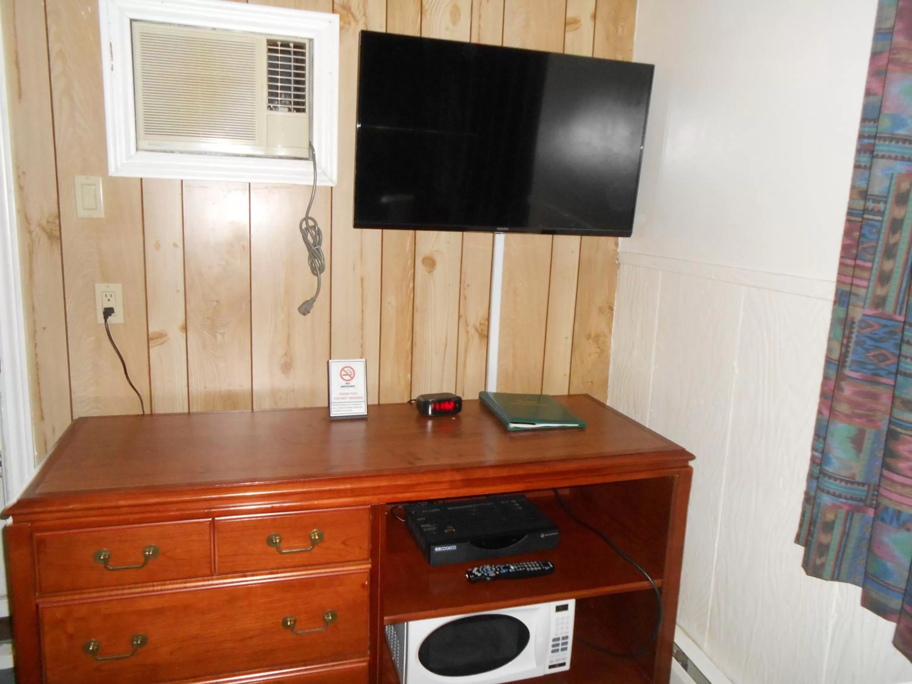 TV and multimedia in Aquarius Motel