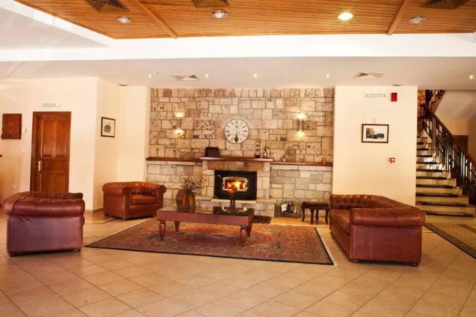 Lounge or bar, Lobby/Reception in Hotel Kynaitha