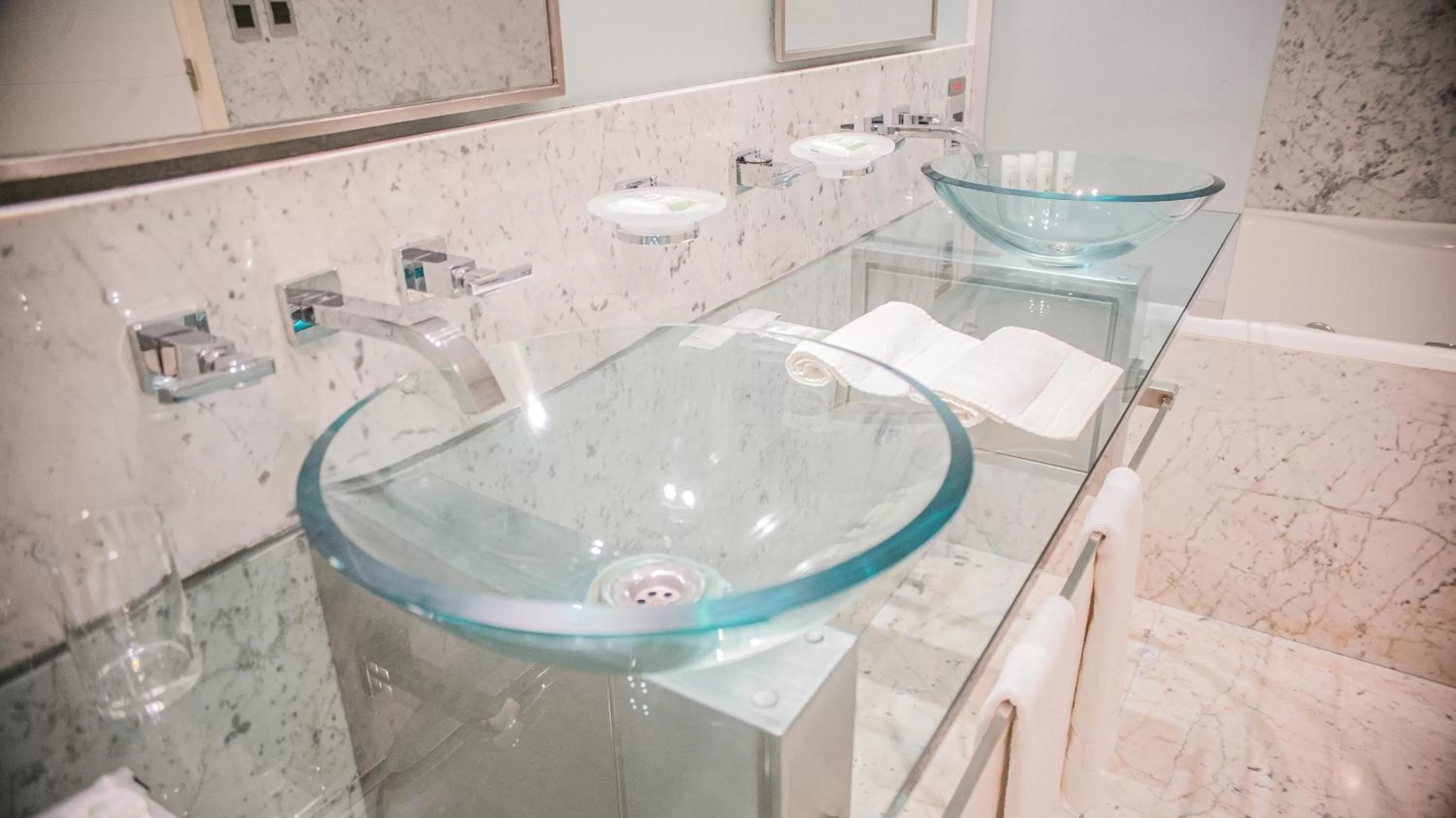 Bathroom in Orfeo Suites Cordoba