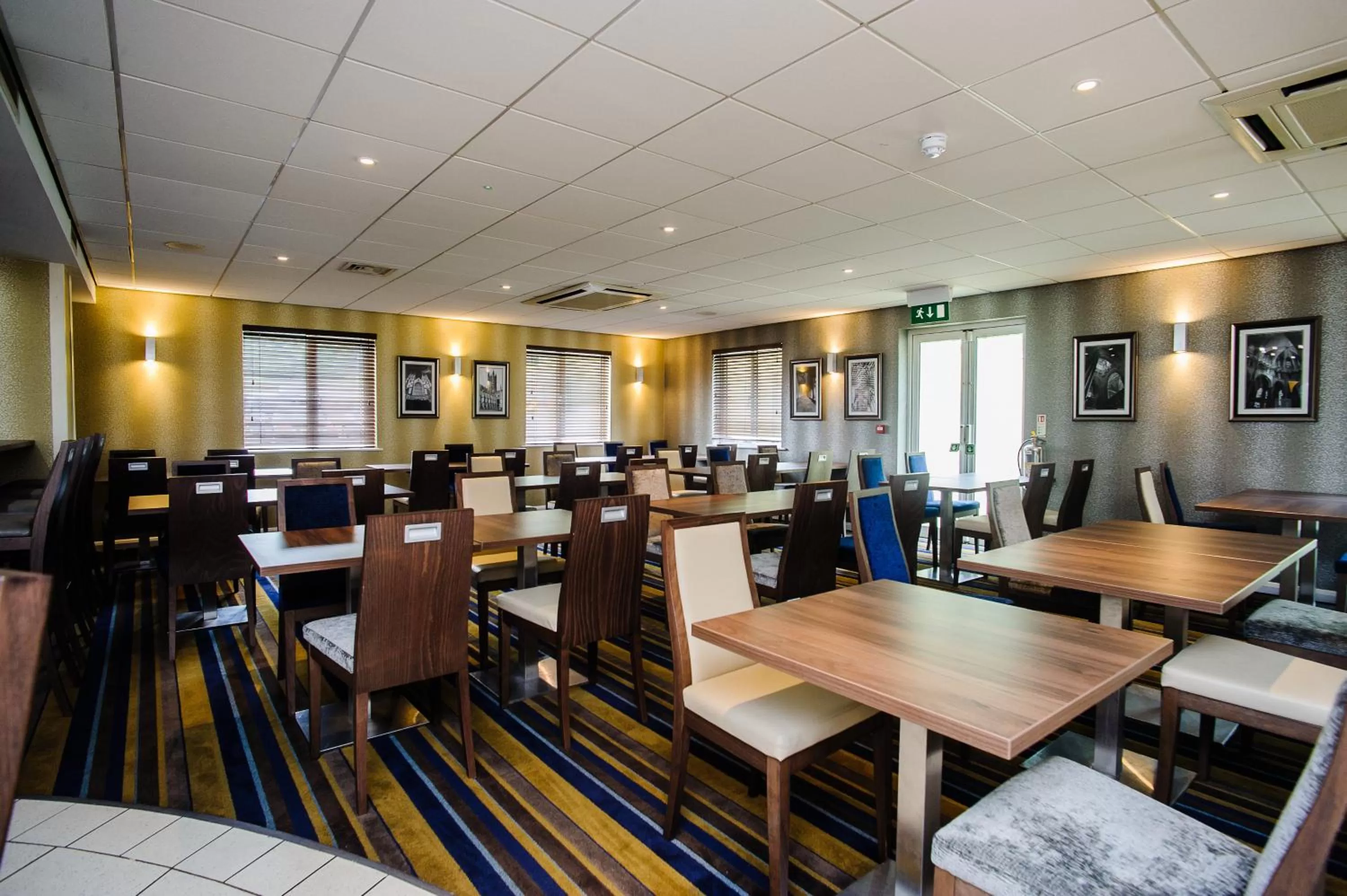 Restaurant/places to eat in Holiday Inn Express Canterbury by IHG