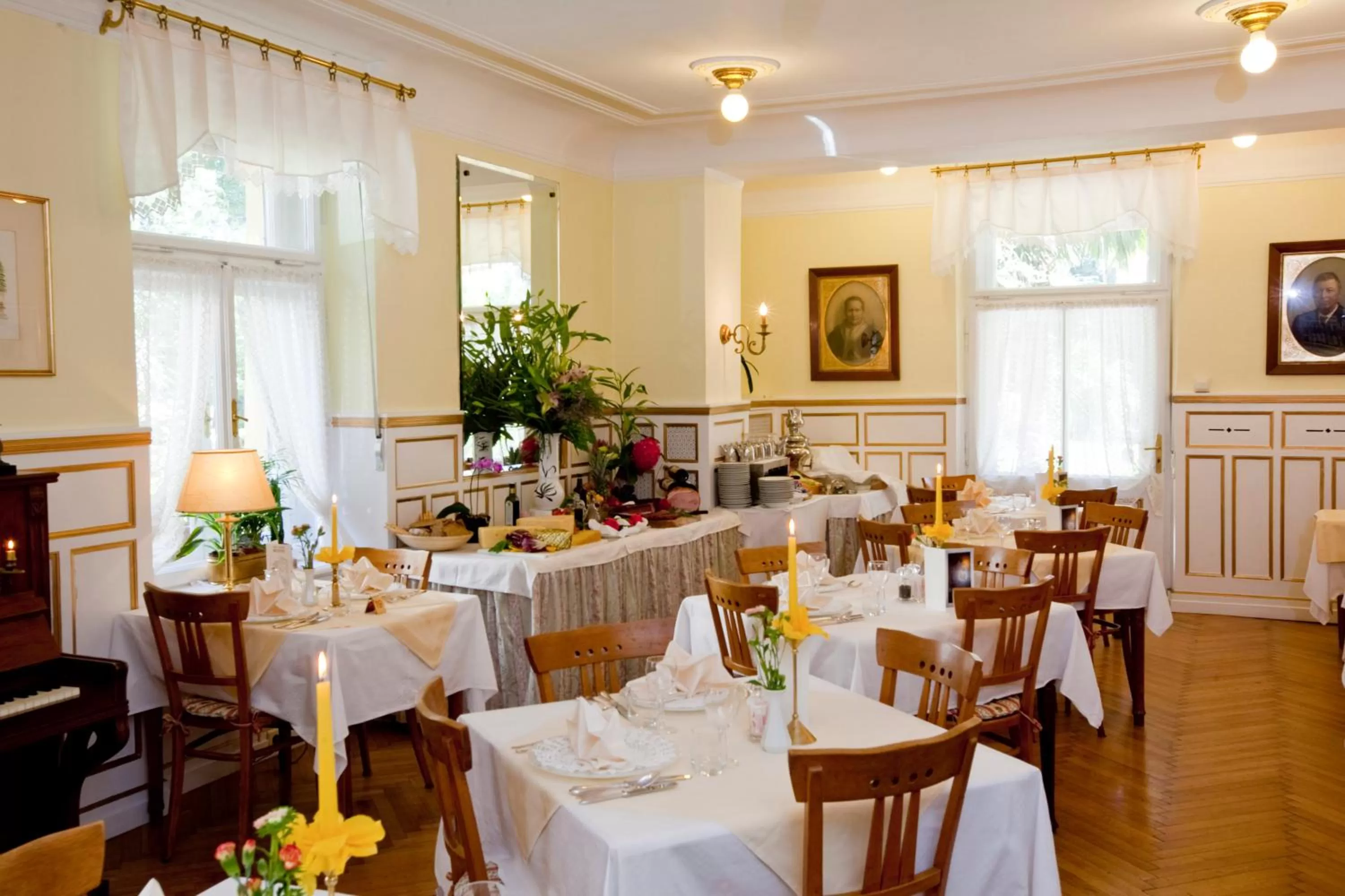 Restaurant/places to eat in Hotel Villa Westend