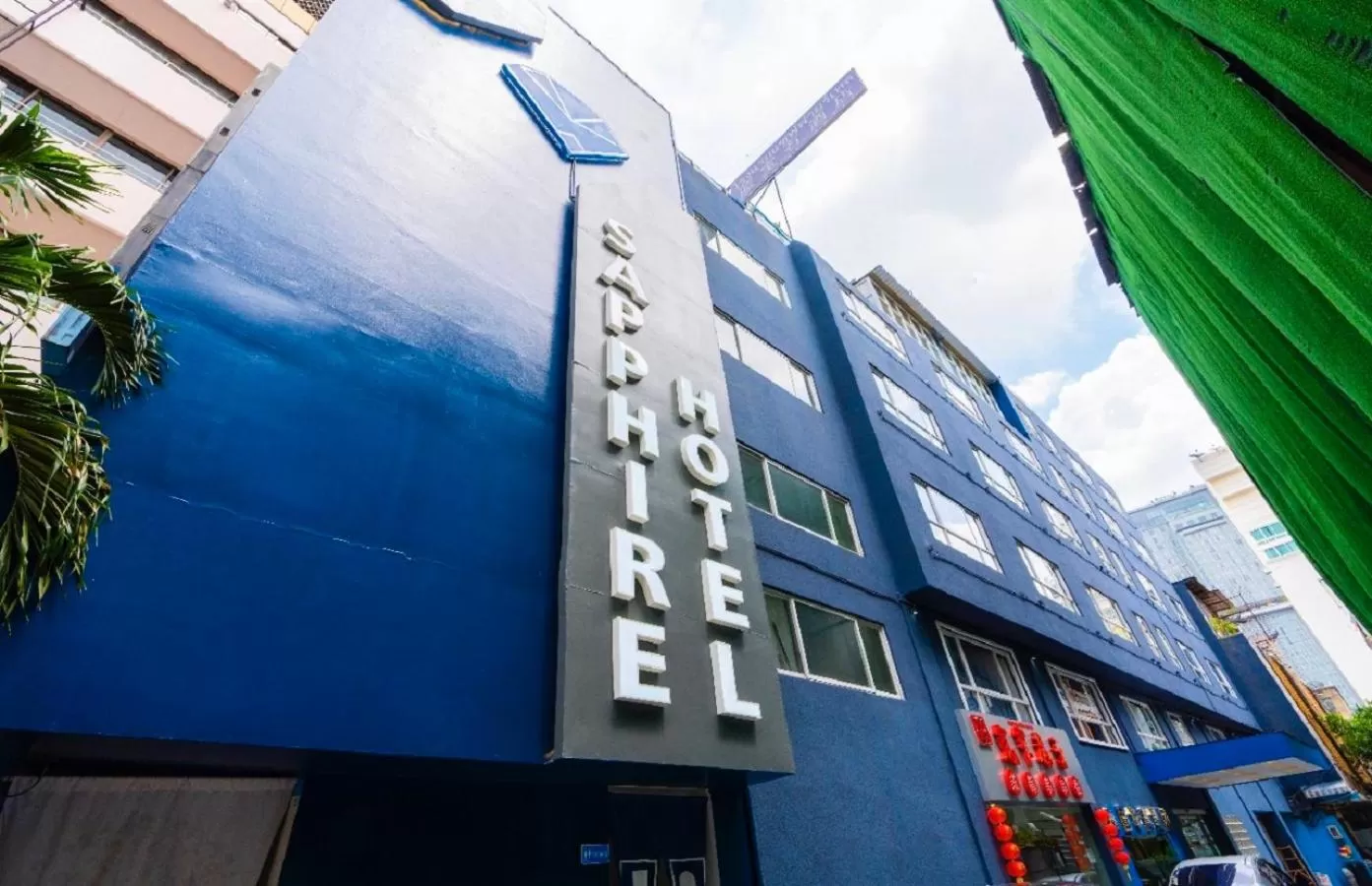 Property building in Sapphire Hotel Silom Bangkok