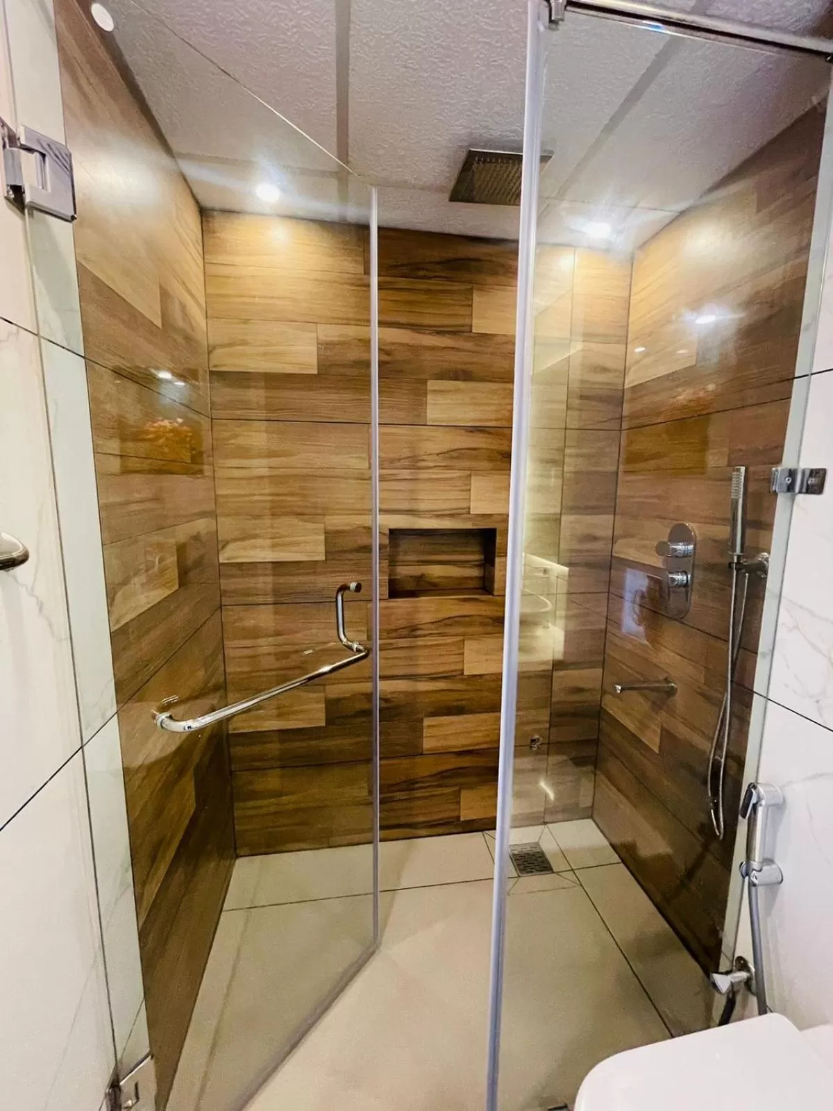 Shower, Bathroom in Garden Bay Resort