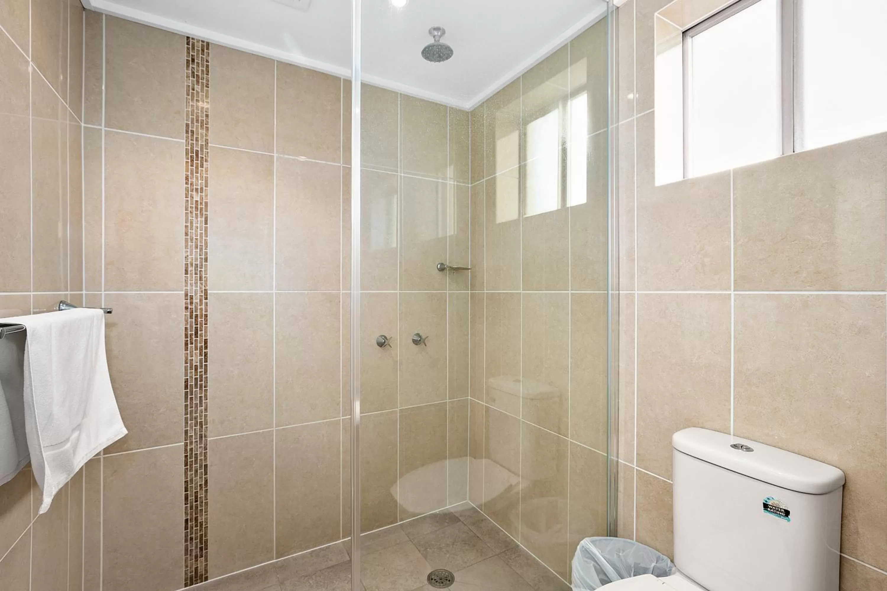 Bathroom in Thunderbird Motel Yass