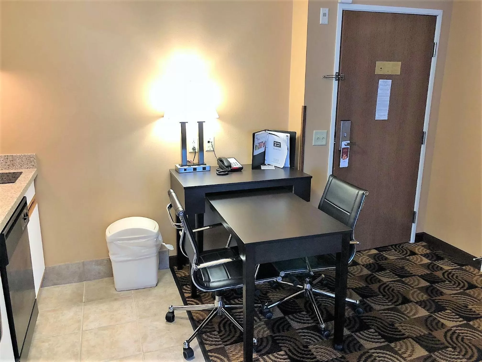 Kitchen or kitchenette in Hawthorn Extended Stay by Wyndham Milwaukee Airport