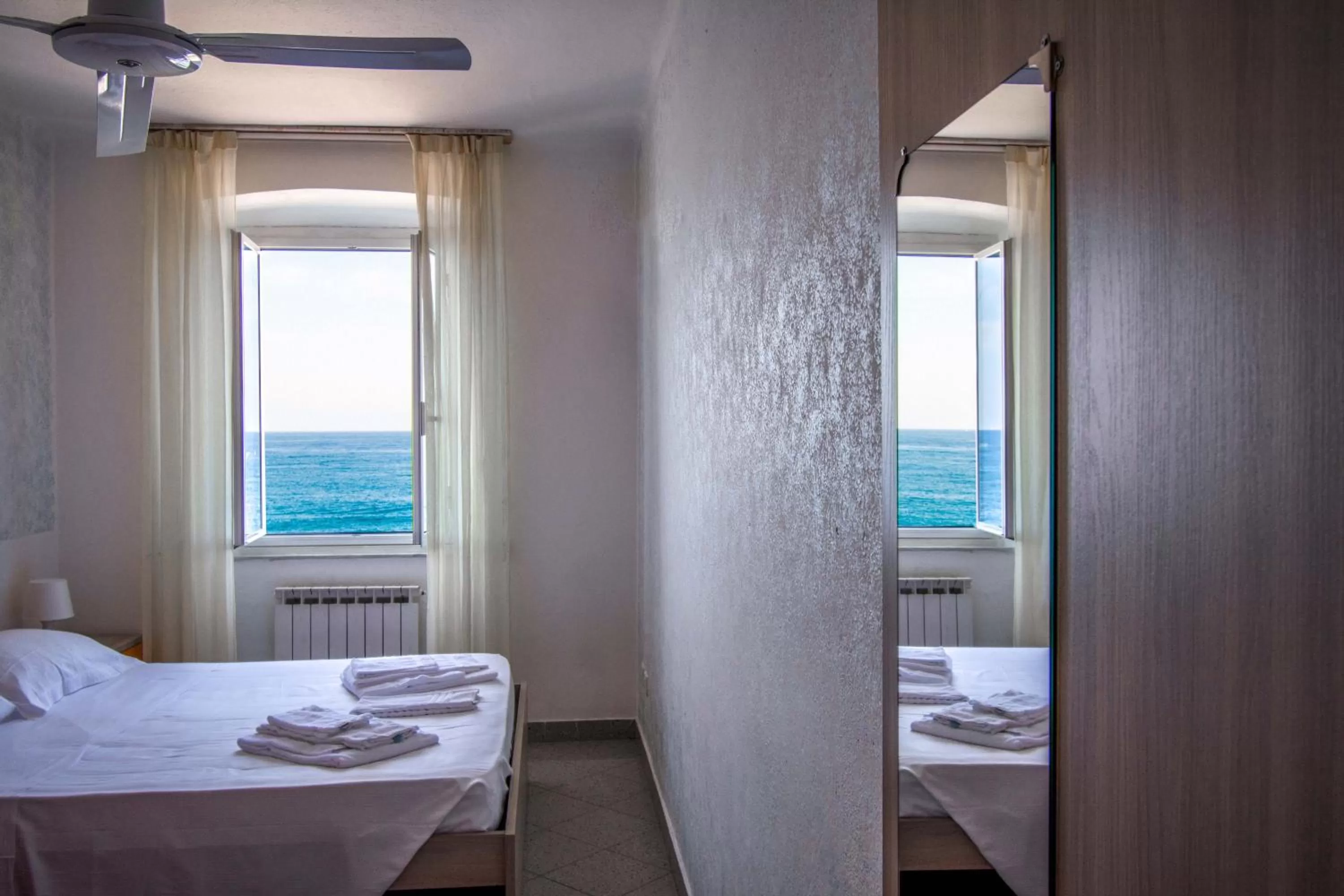 Sea view, Bed in Hotel San Pietro Chiavari