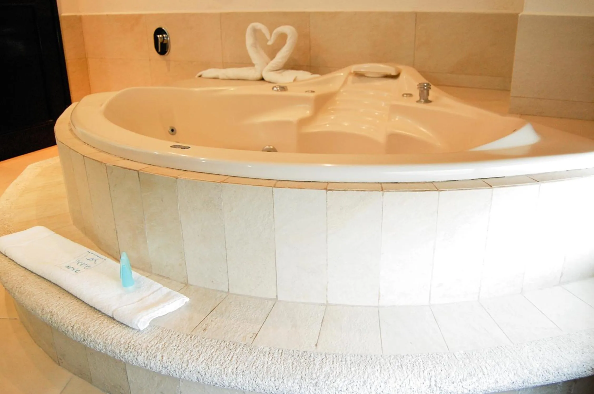 Hot Tub in Hotel Porto Novo