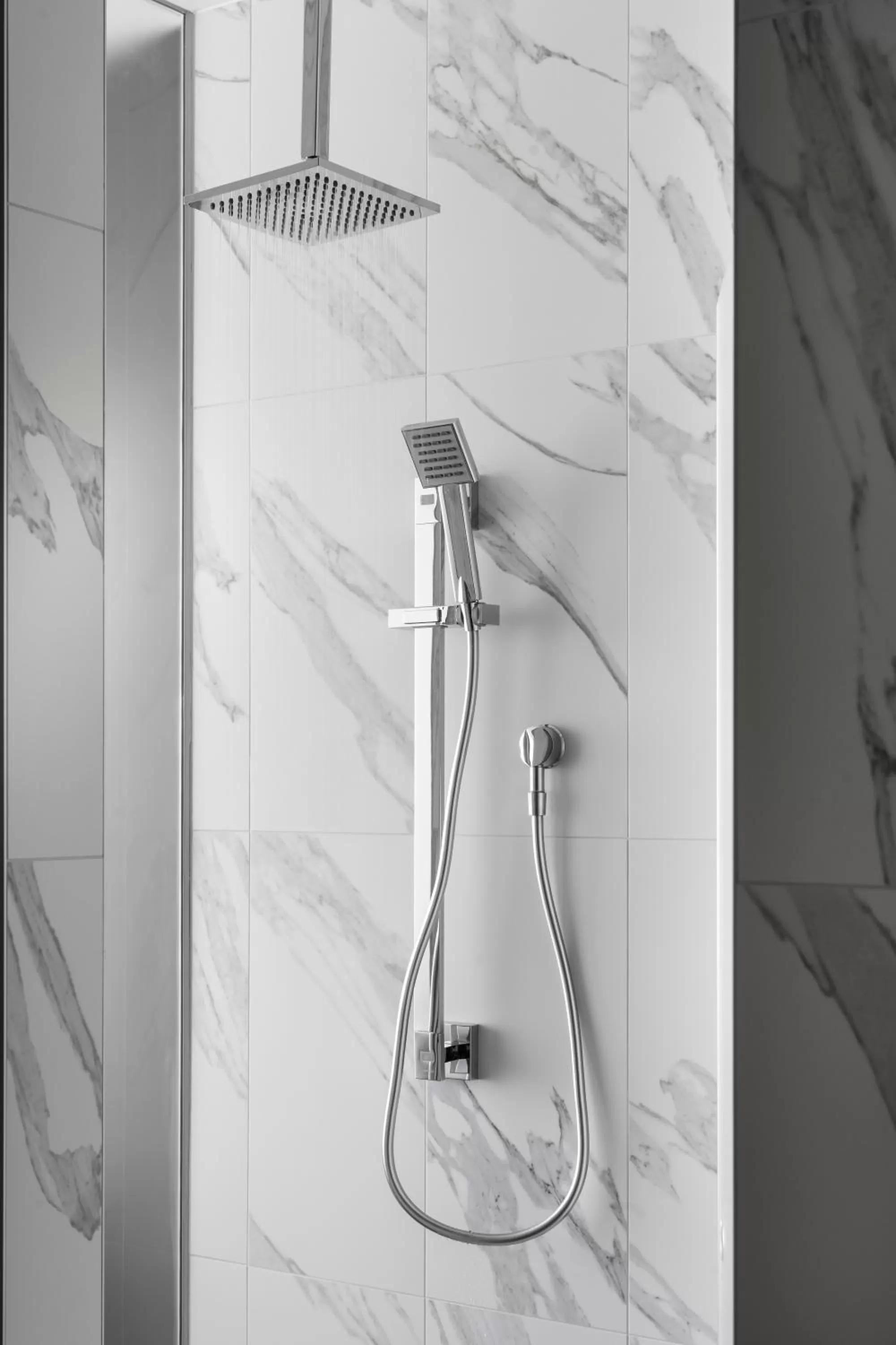 Shower in The Melbourne Hotel