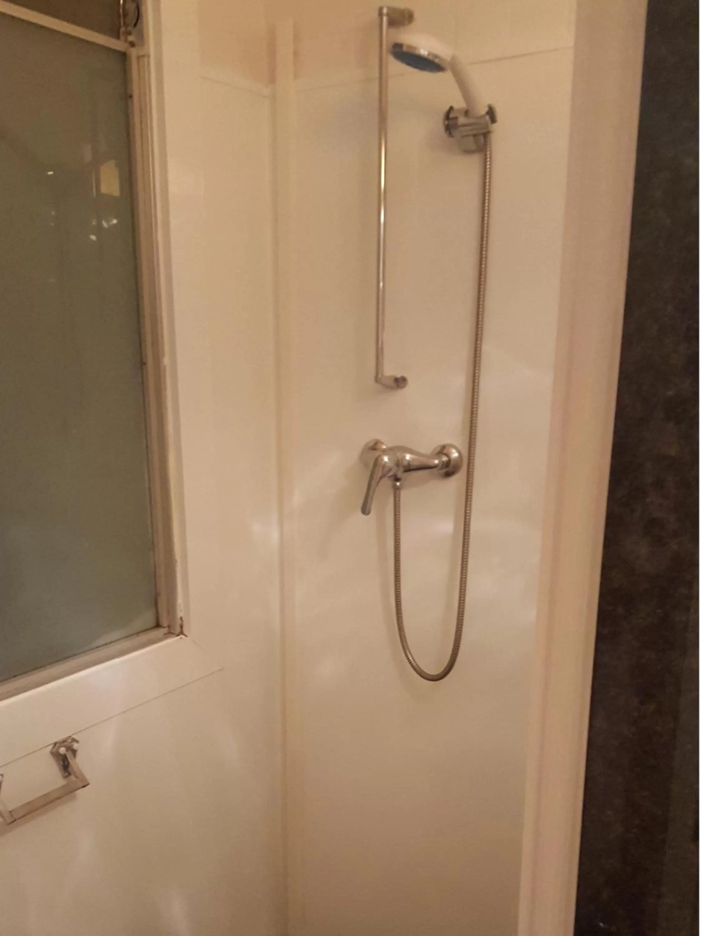 Shower, Bathroom in Ally's Bed&Breakfast,