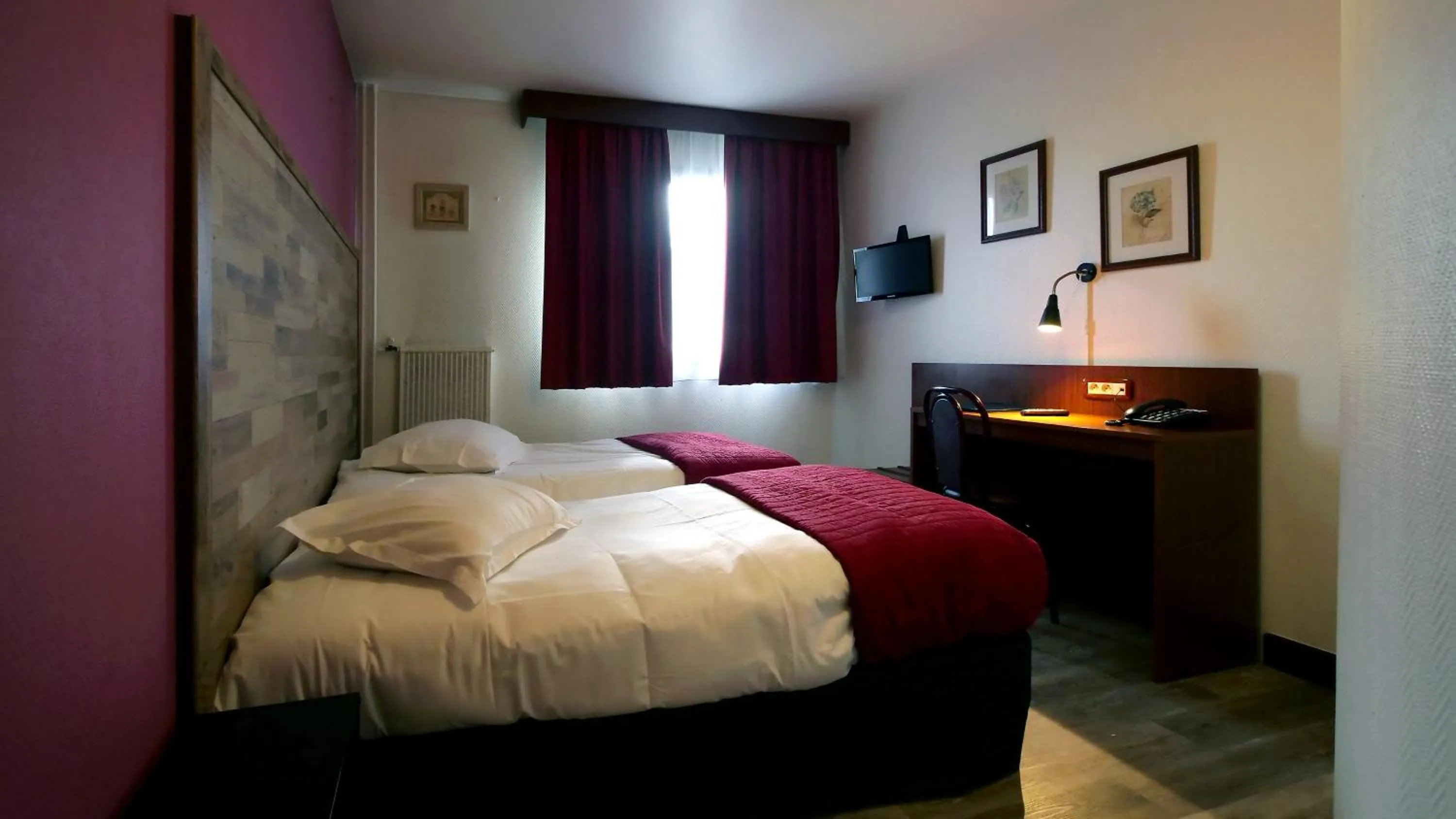 Bed in Le Vert Galant Villepinte Gare Vert Galant Parc des Expositions