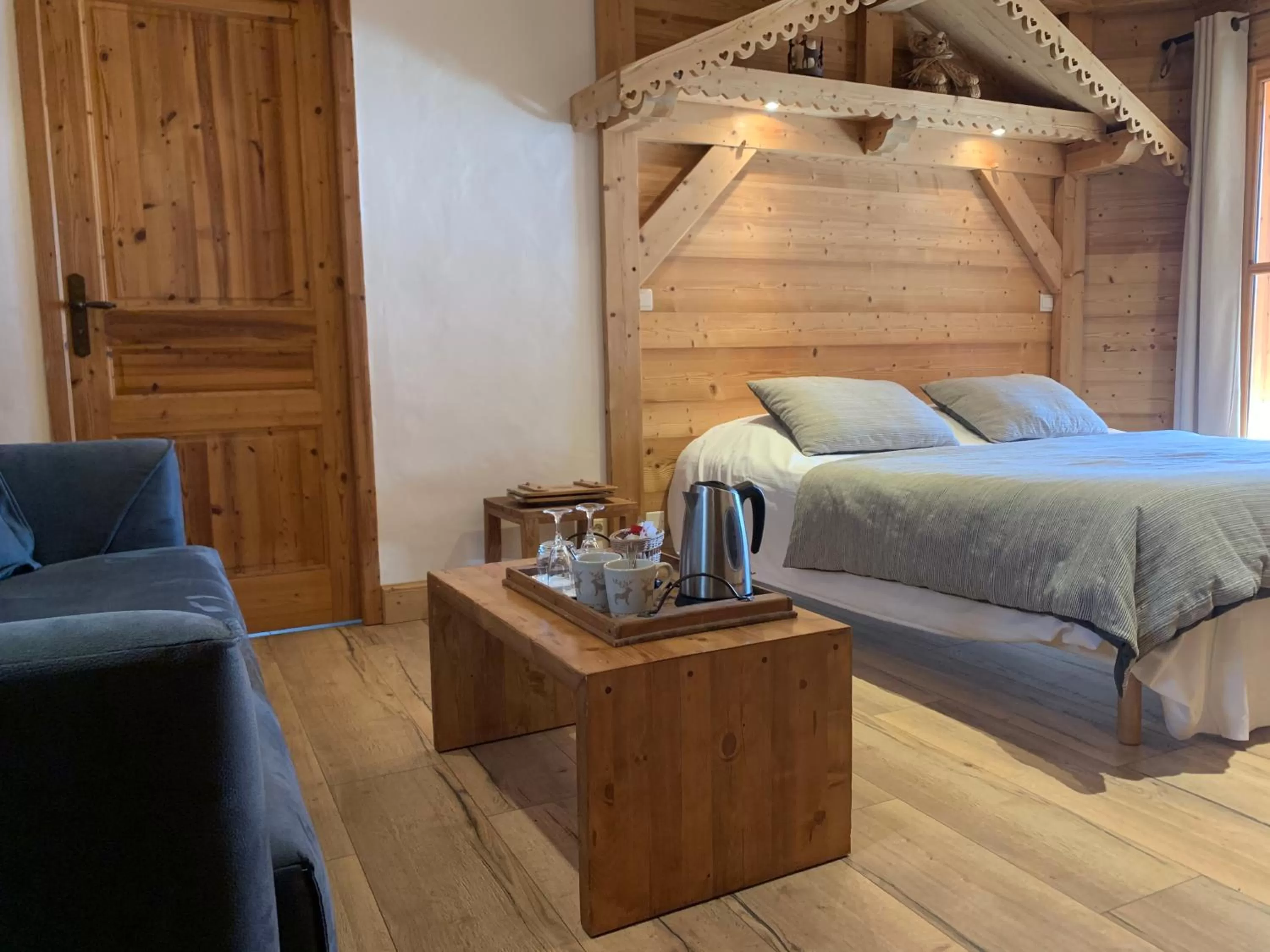 Seating area, Bed in Hôtel Le Labrador