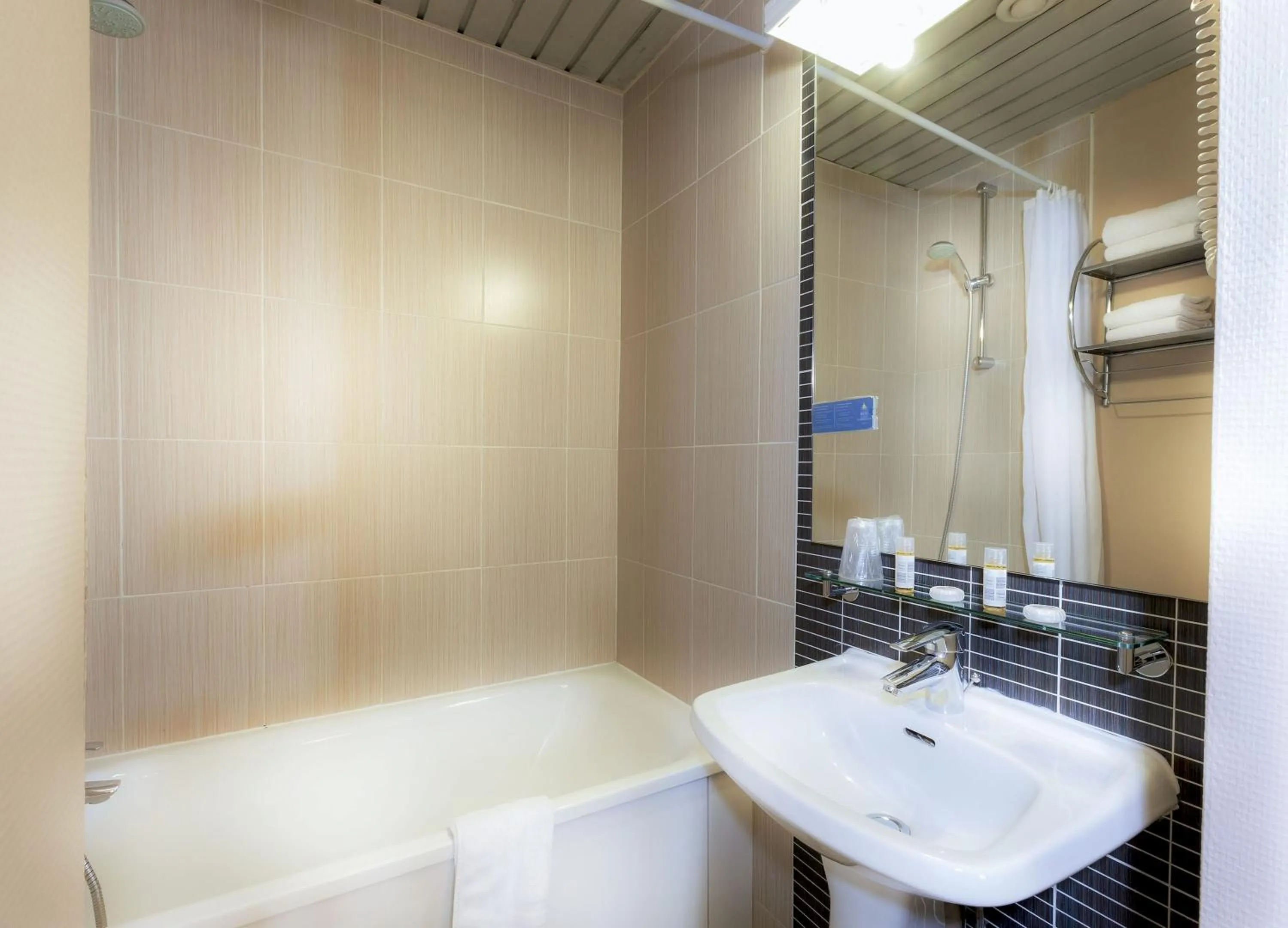 Bathroom in Hôtel de France Quartier Latin