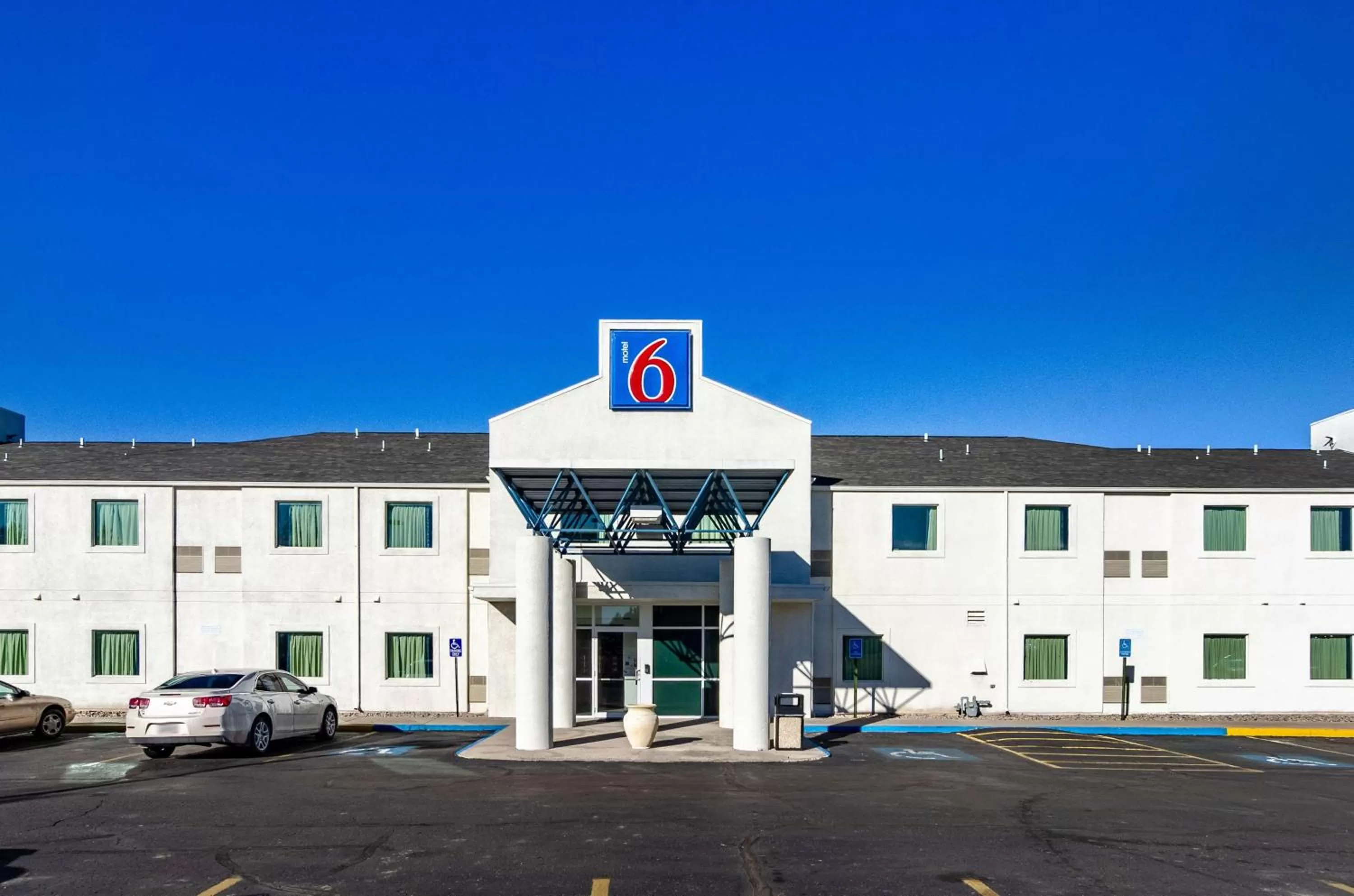 Property building in Motel 6-Wheatland, WY