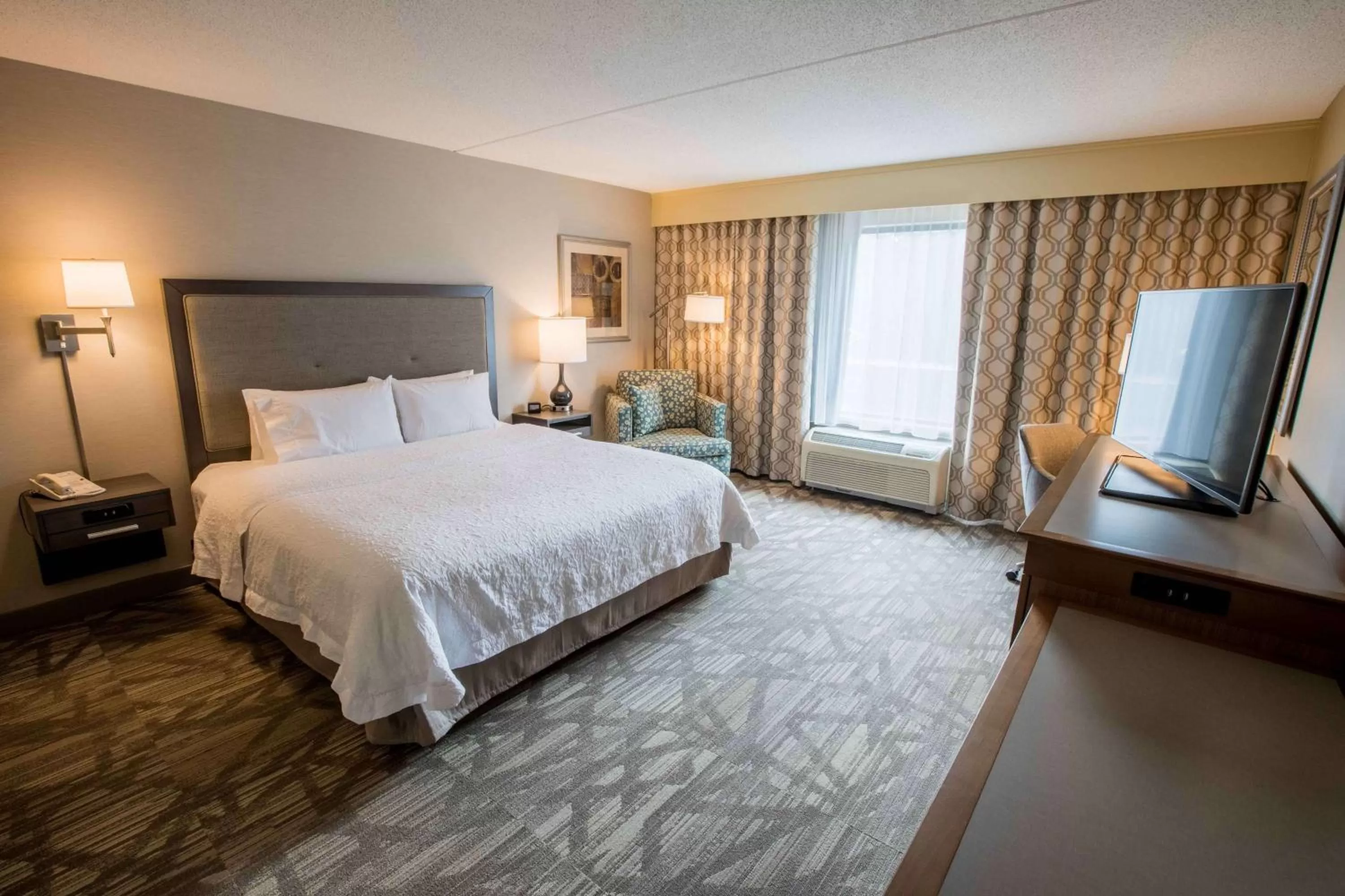 Bedroom, Bed in Hampton Inn & Suites Tilton