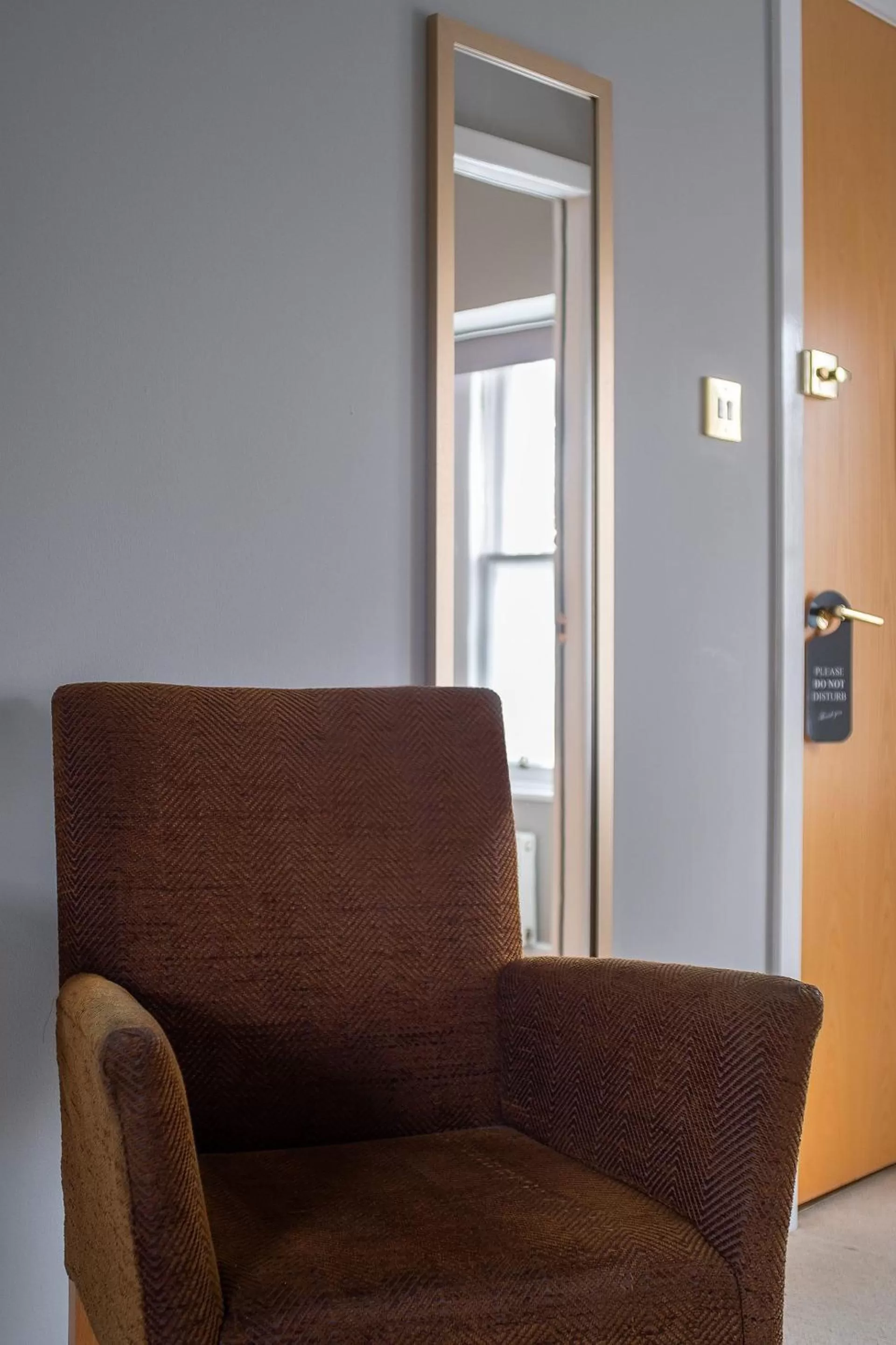 Bedroom in Airlie Arms Hotel