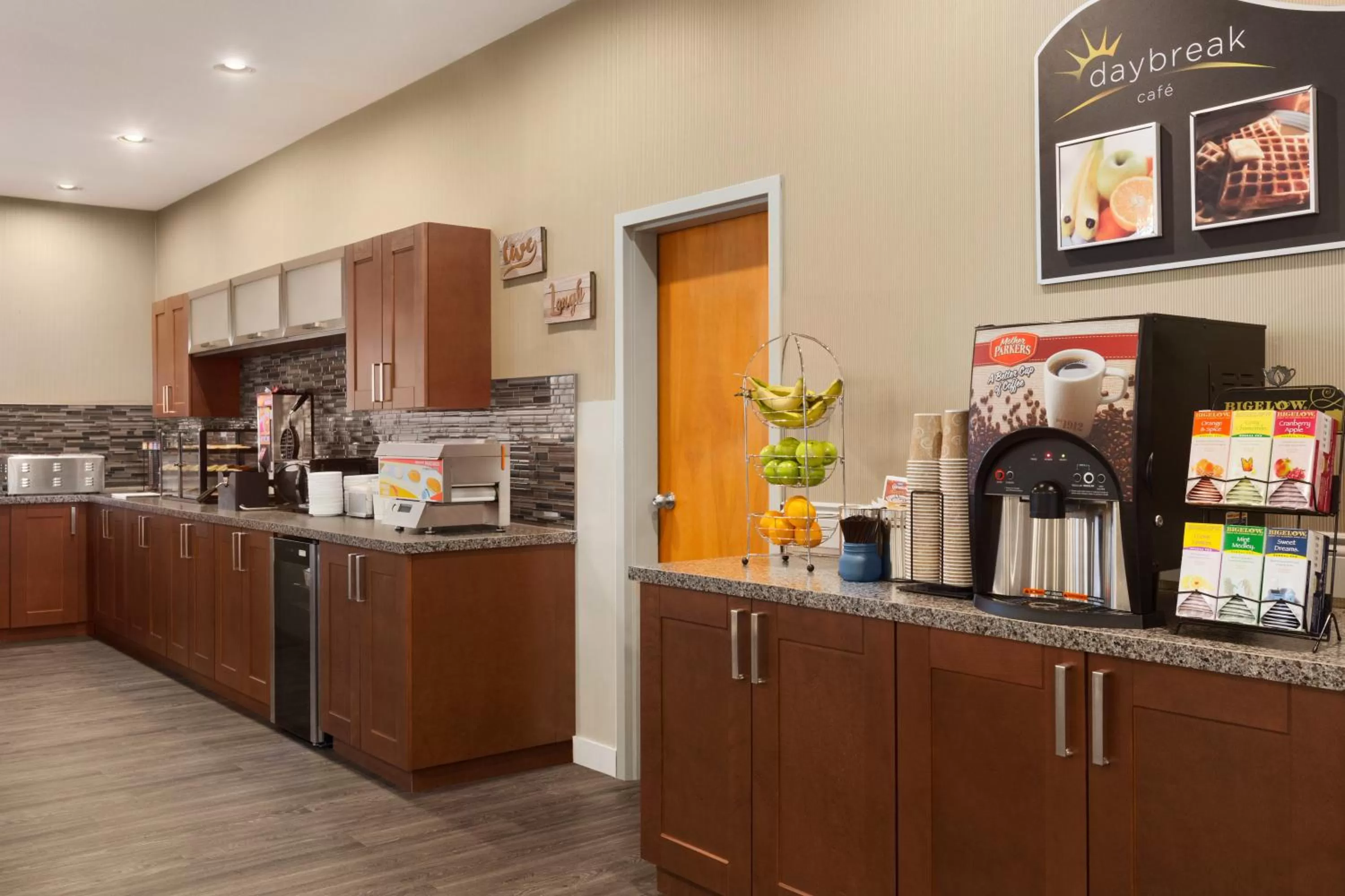 Food and drinks in Days Inn & Suites by Wyndham Brooks