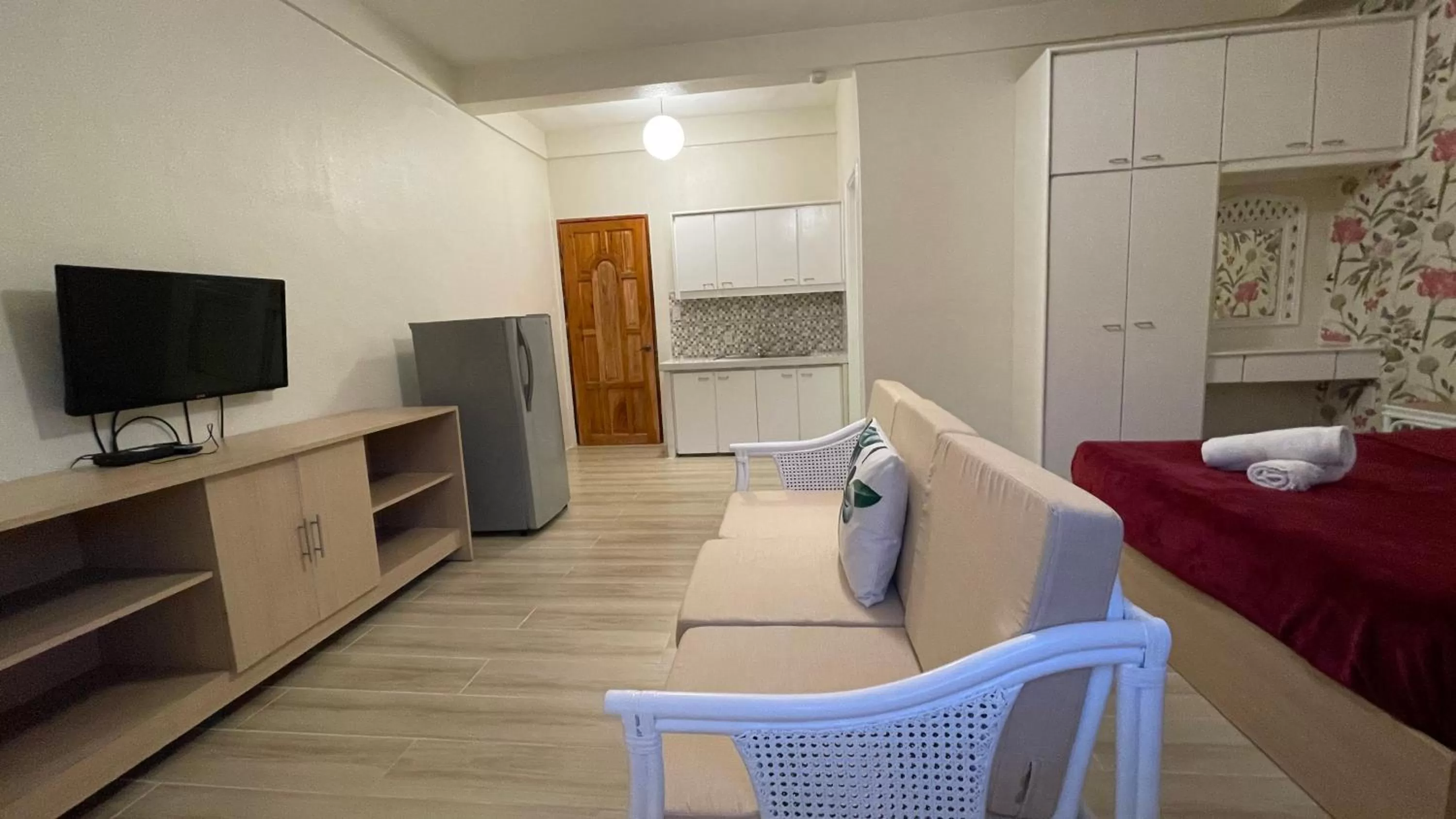 Photo of the whole room in Red Knight Gardens