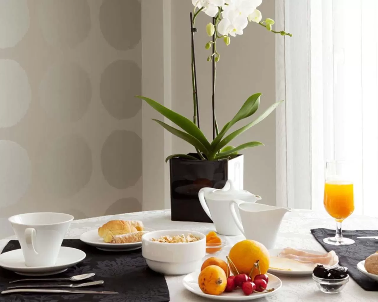 Restaurant/places to eat, Breakfast in Cardal Hotel