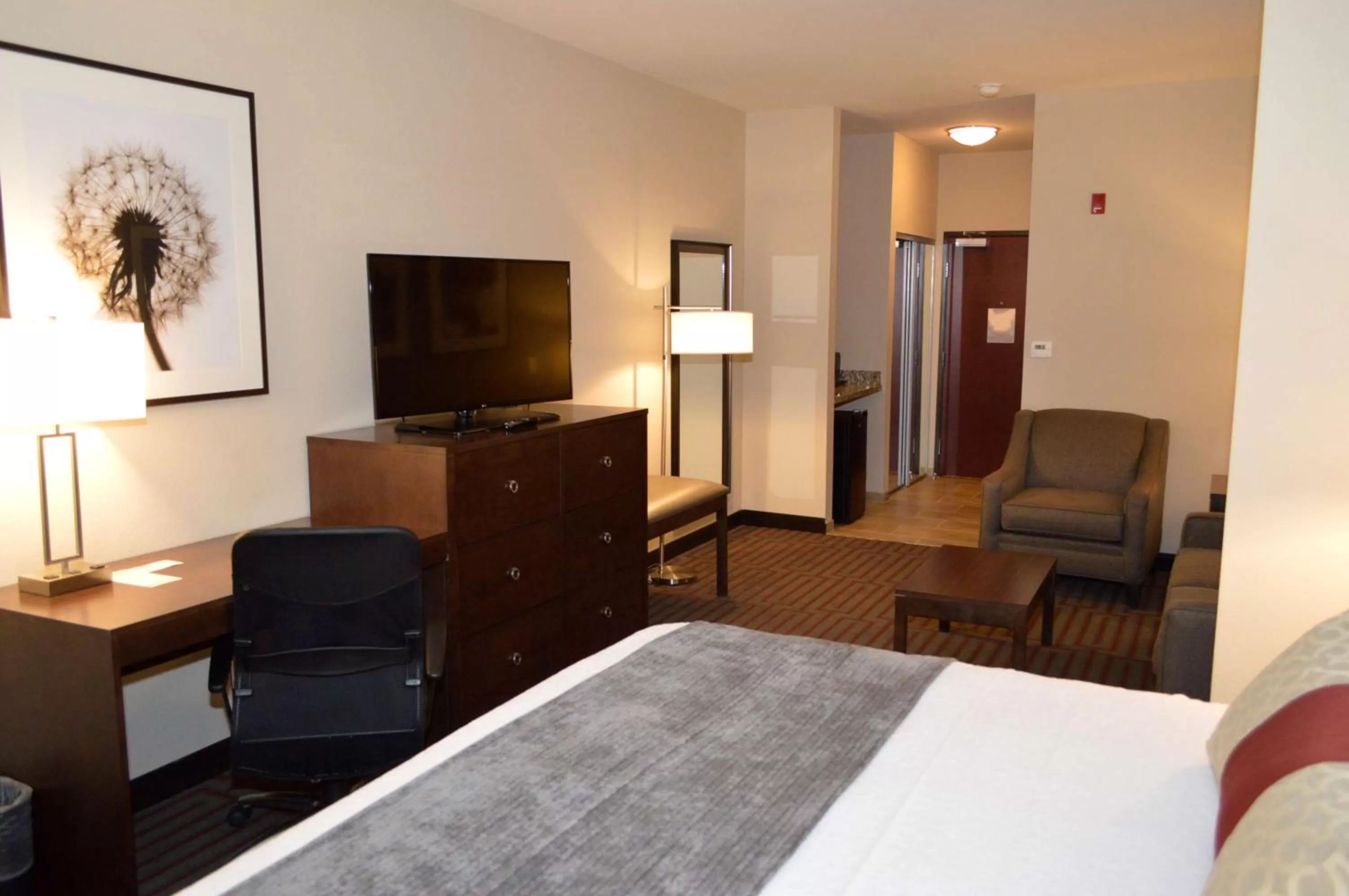 Photo of the whole room, Bed in Best Western Plus Stevens County Inn