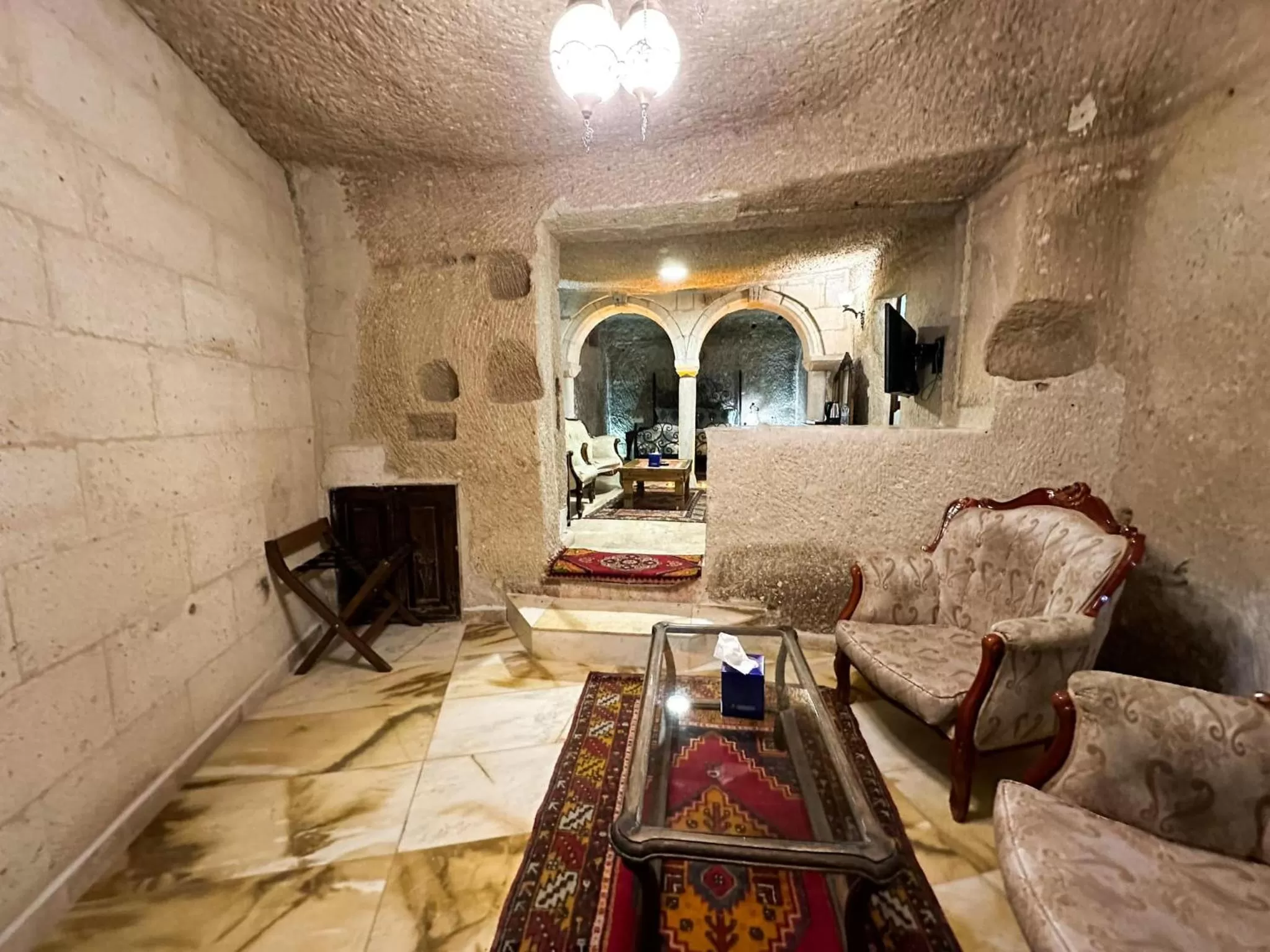 Living room in Shoestring Cave House