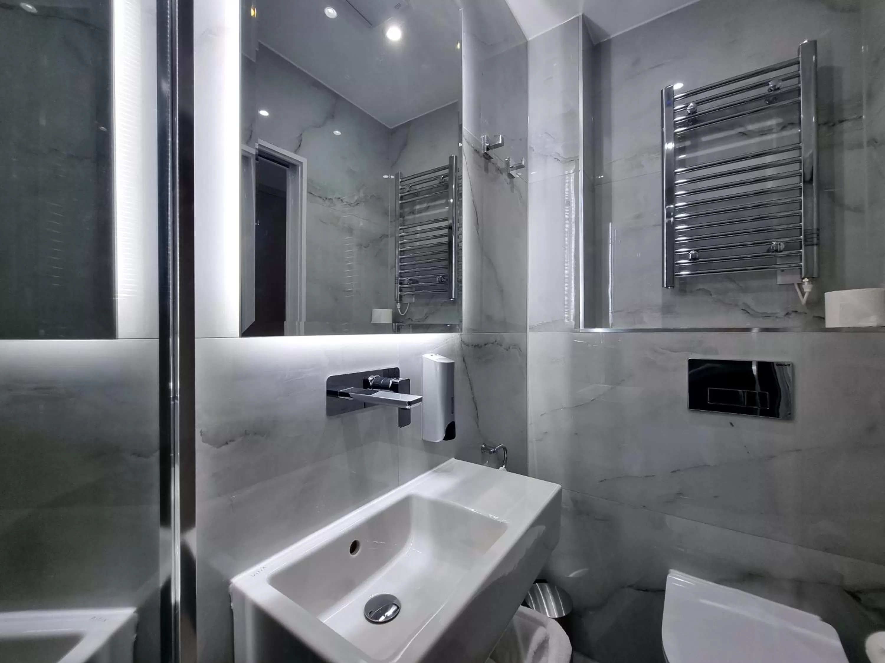 Bathroom in NOX Kensington Gardens