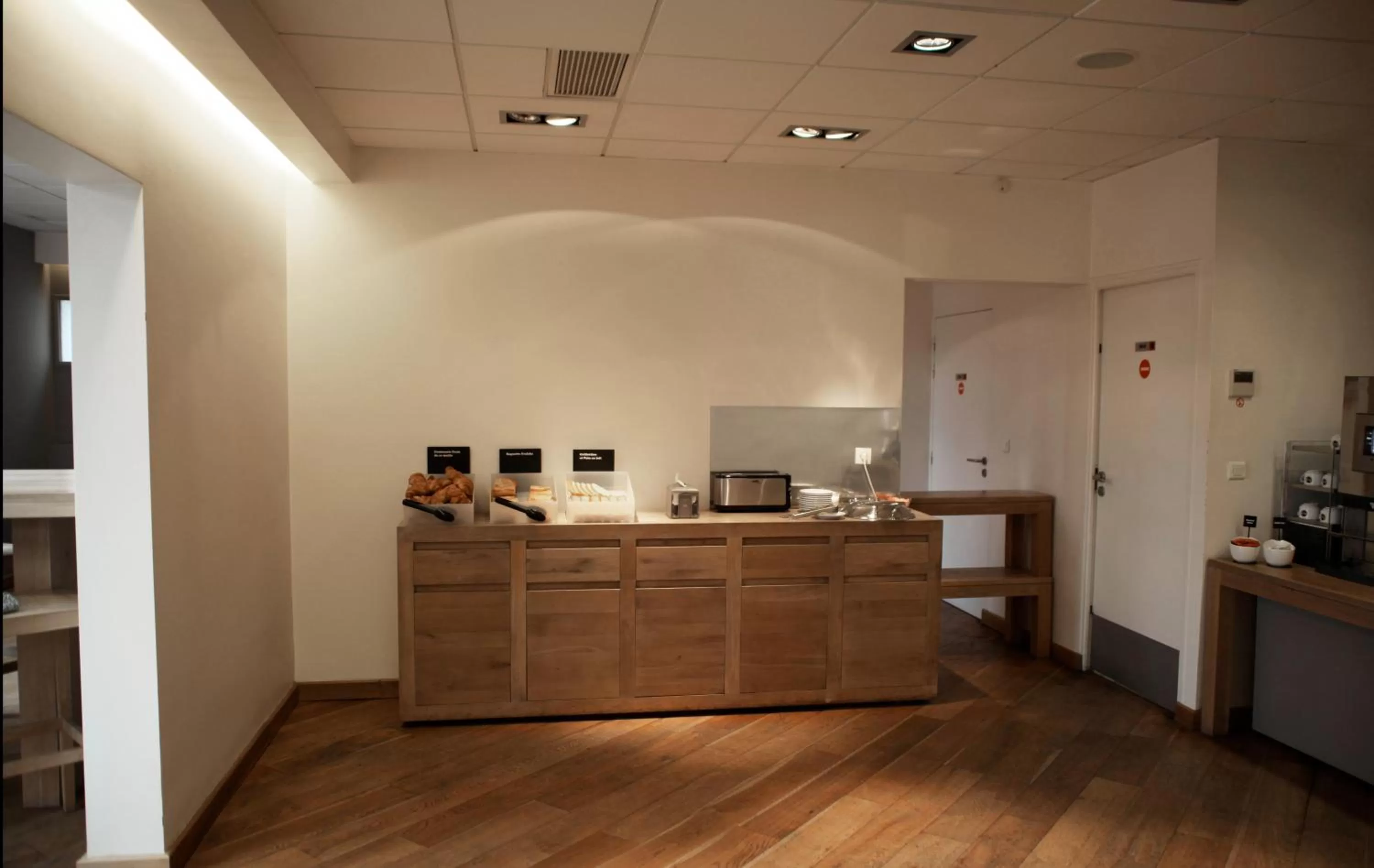 Restaurant/places to eat in B&B HOTEL Paris Nord Aulnay-sous-Bois