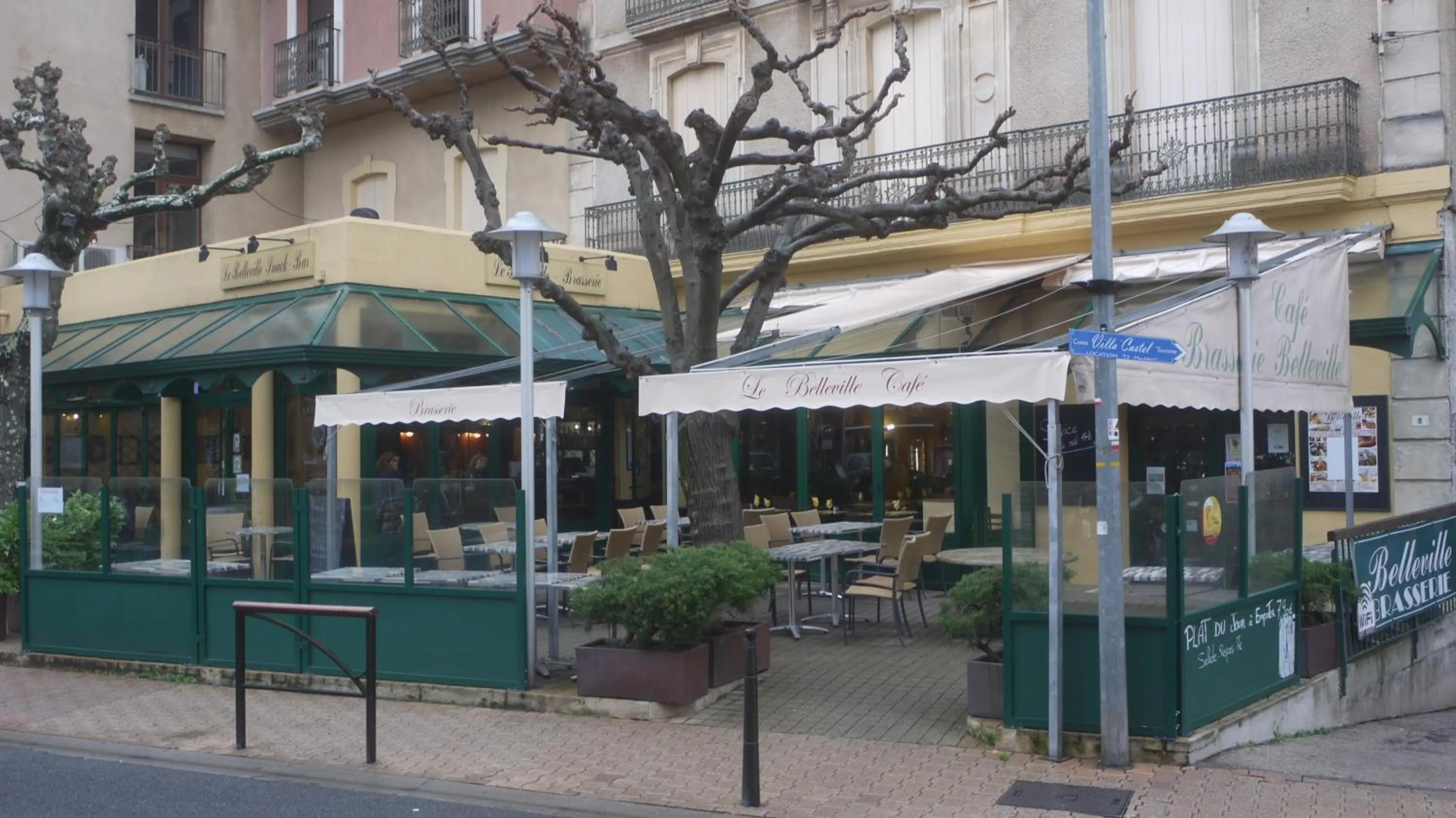 Facade/entrance in Hôtel Belleville