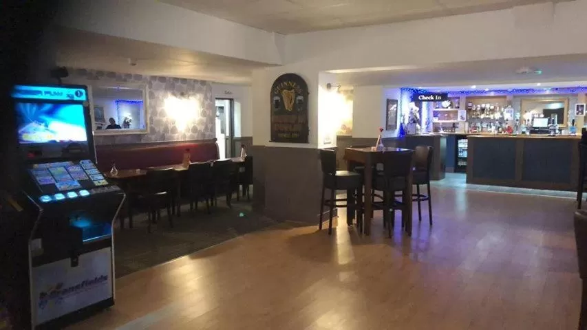 Restaurant/places to eat in Alcester Inn