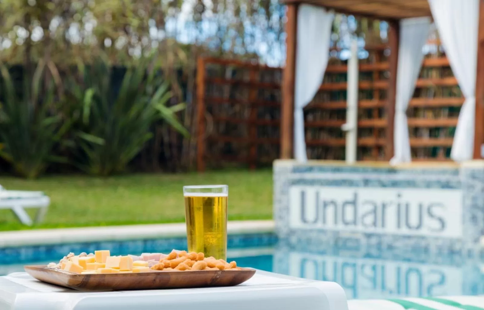 Food and drinks in Undarius Hotel (exclusively gay men)