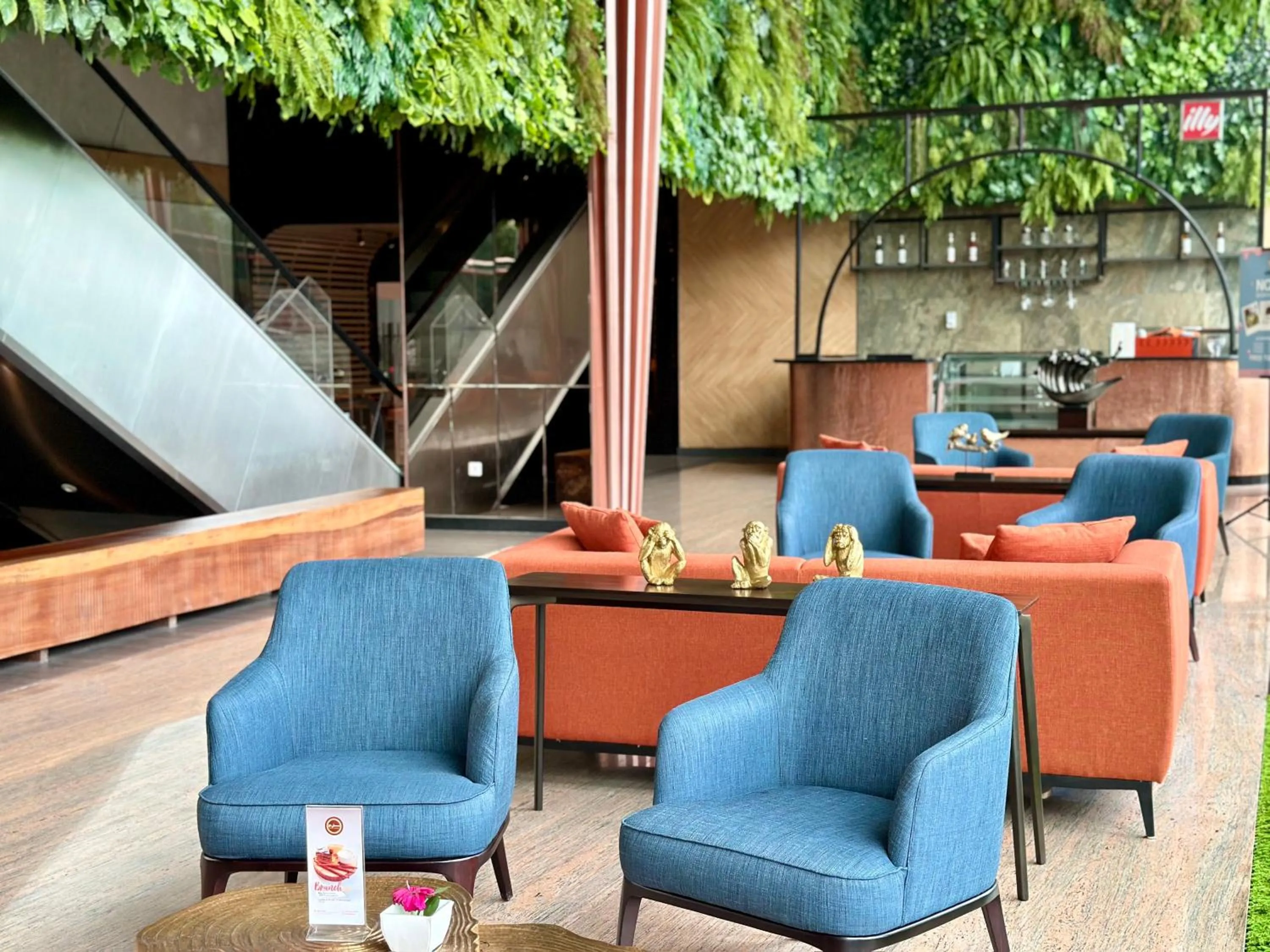 Lobby or reception in HARRIS Hotel & Conventions Gubeng