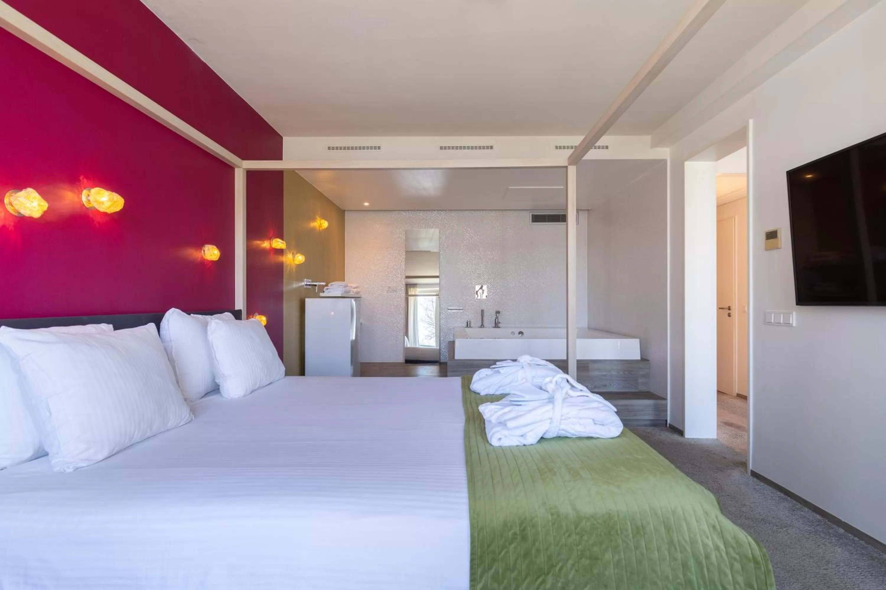 Bedroom, Bed in Amrâth Airport Hotel Rotterdam