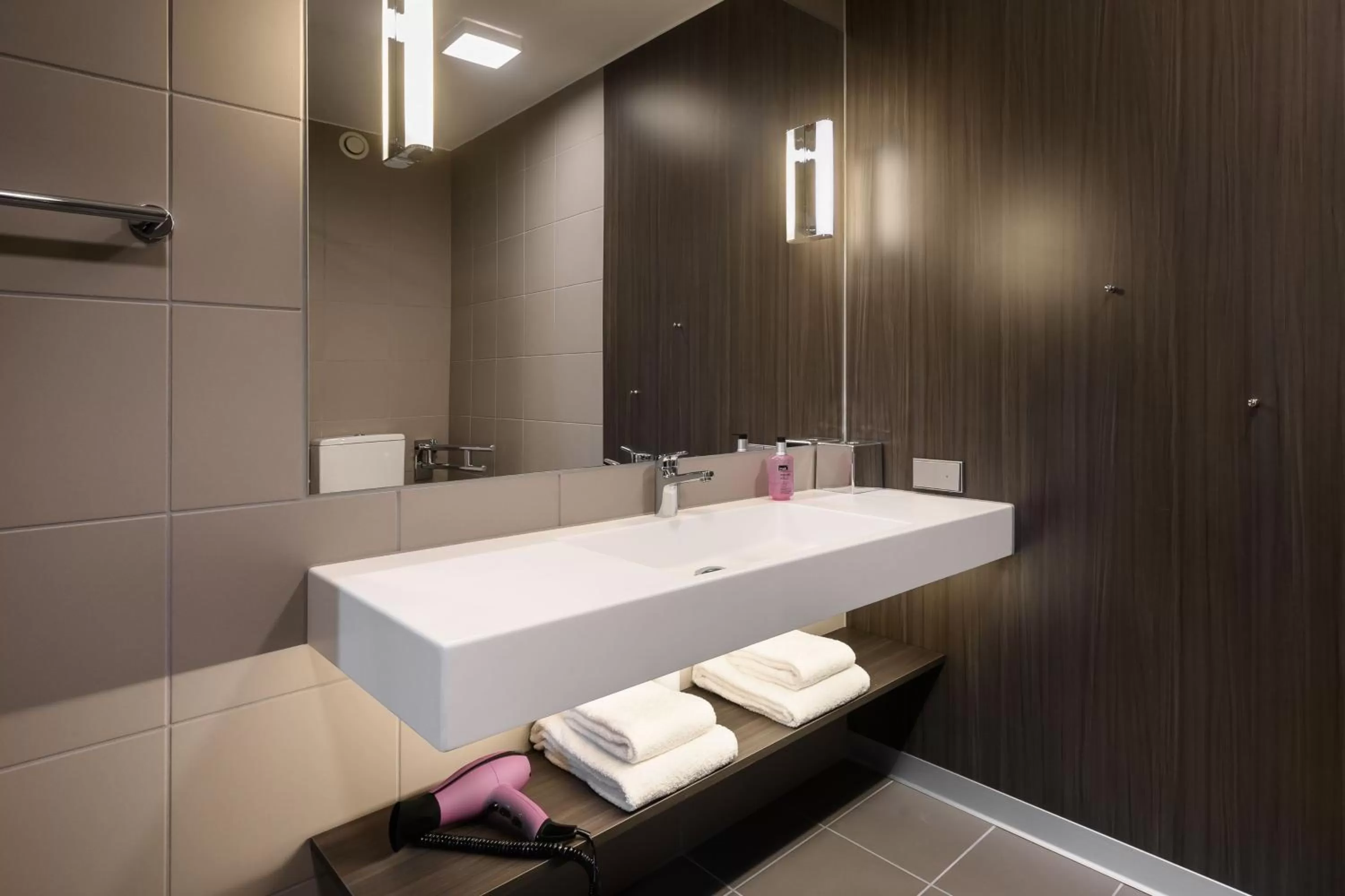 Photo of the whole room in Moxy Dresden Neustadt