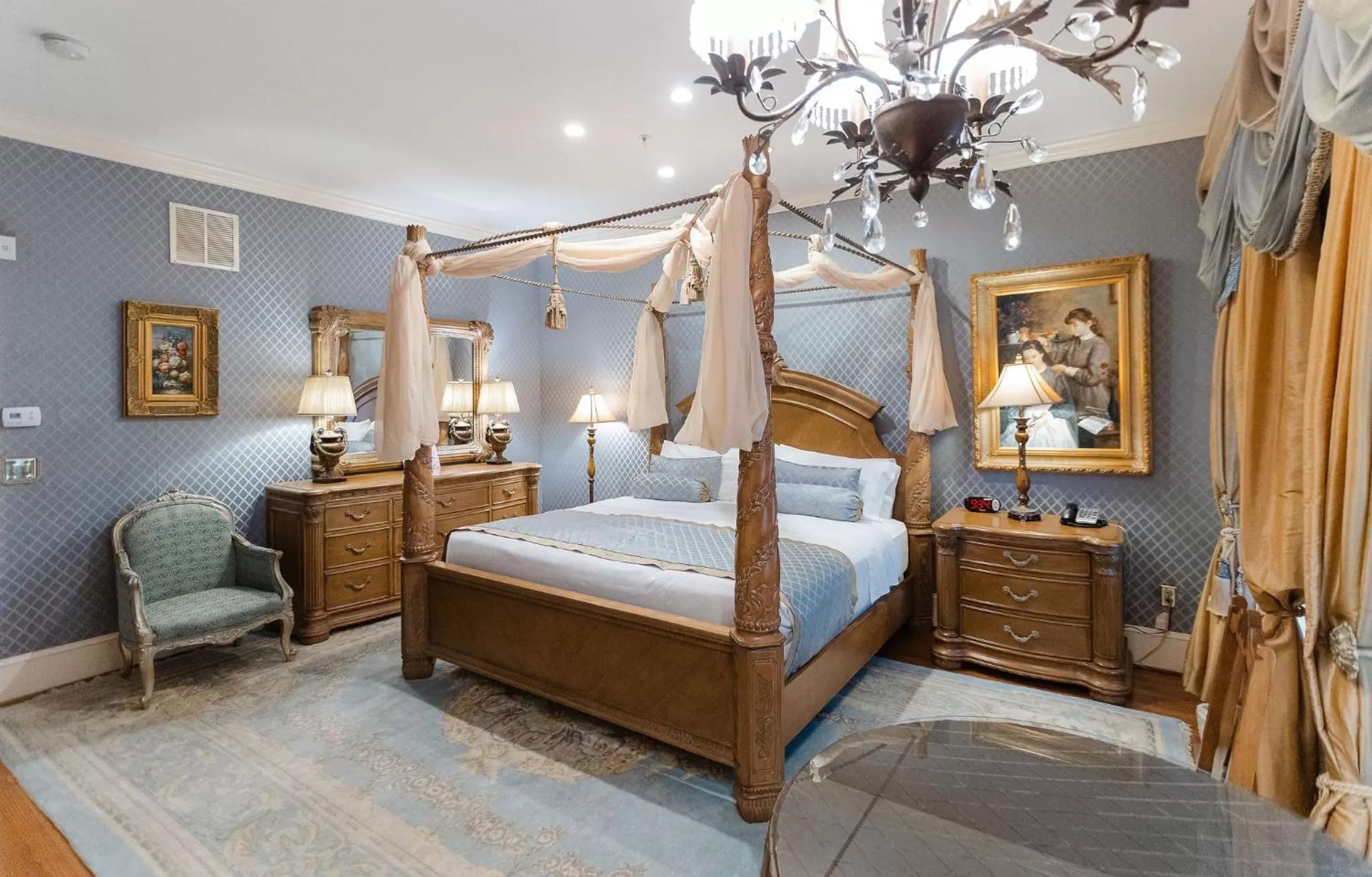 Bed in 1840s Carrollton Inn