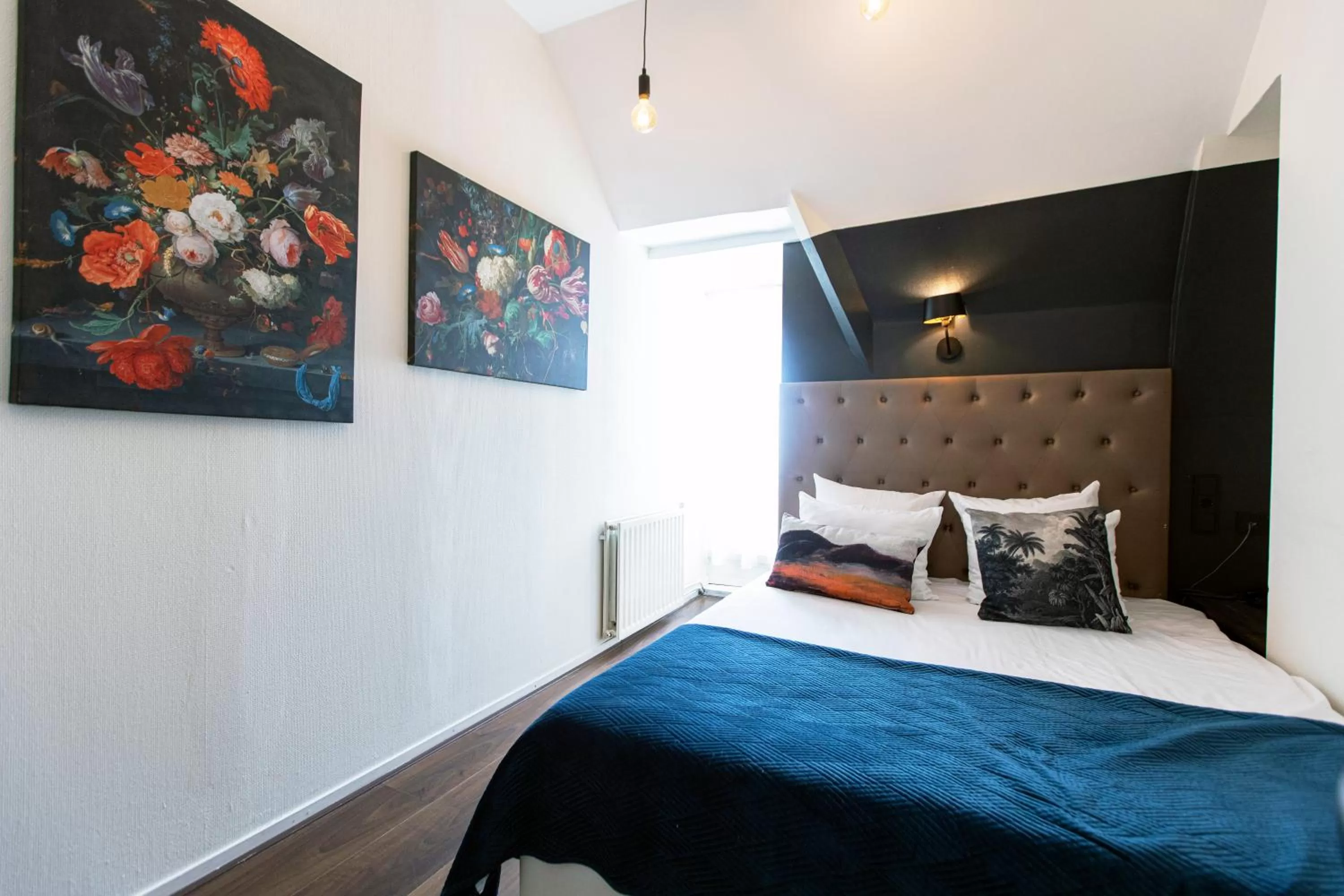 Bed in Quentin England Hotel