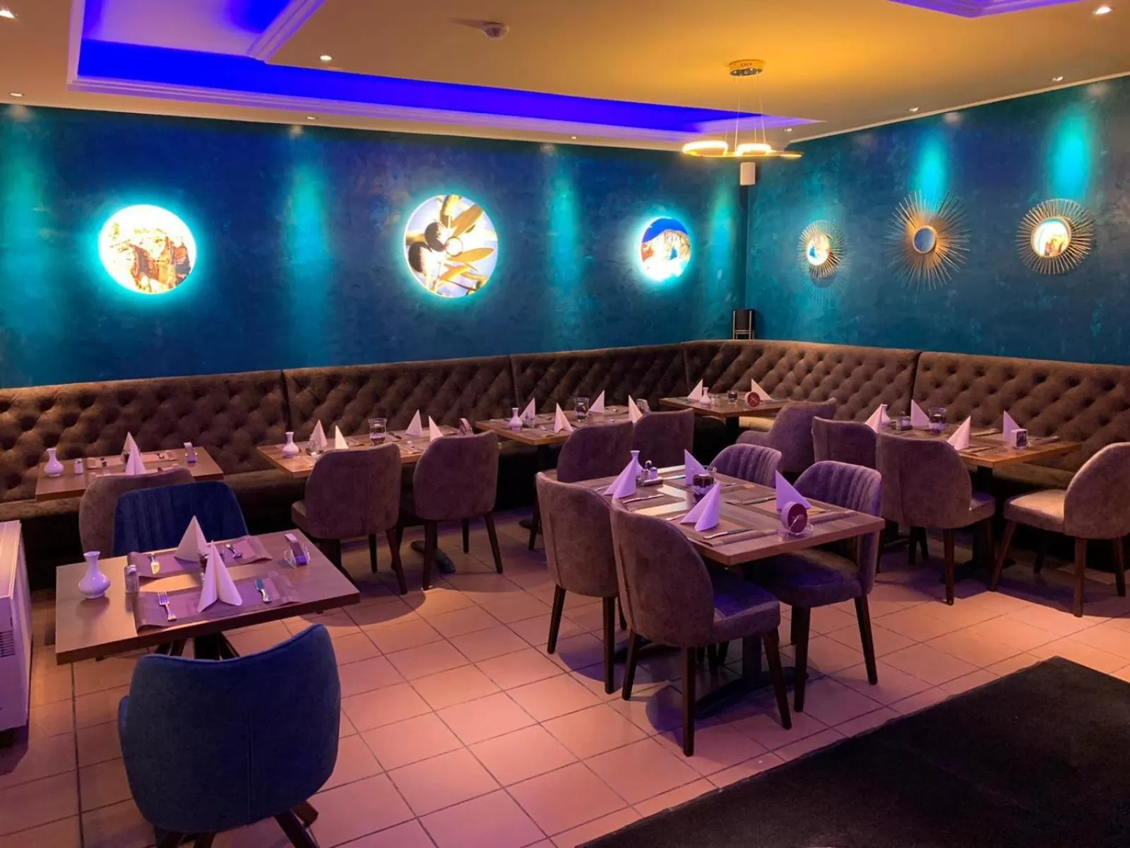 Restaurant/places to eat in Achilleon III