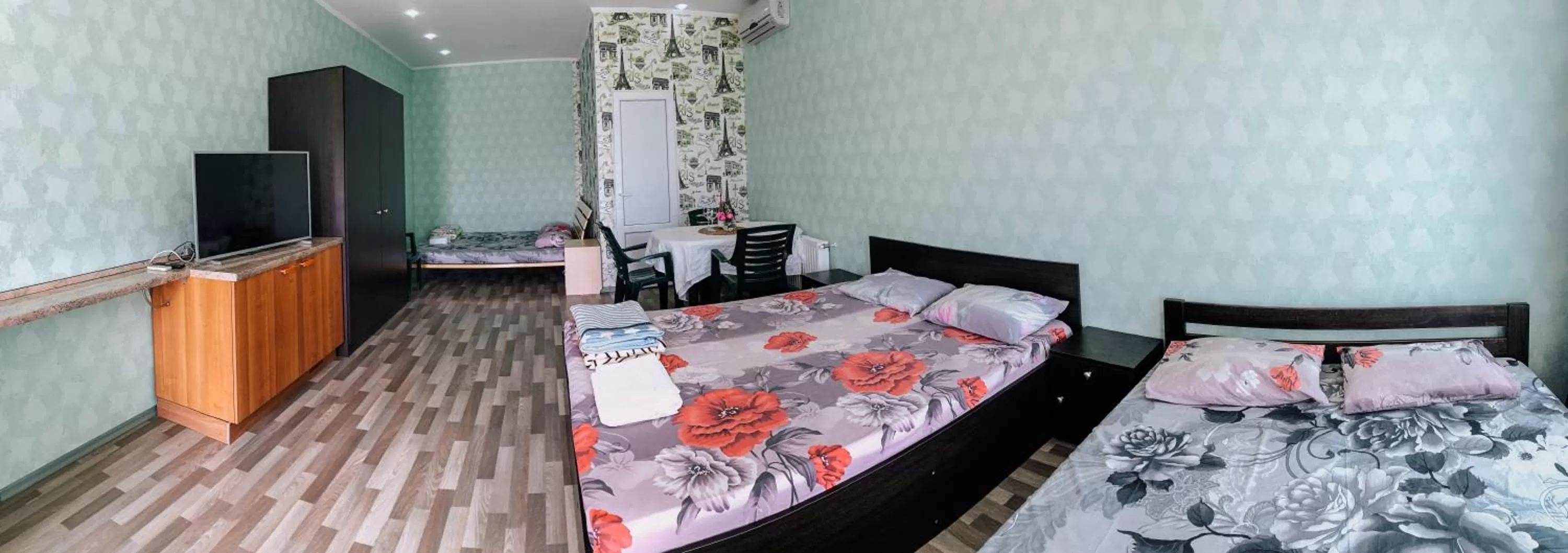 Communal lounge/ TV room, Bed in Zolotoy Bereg Hotel