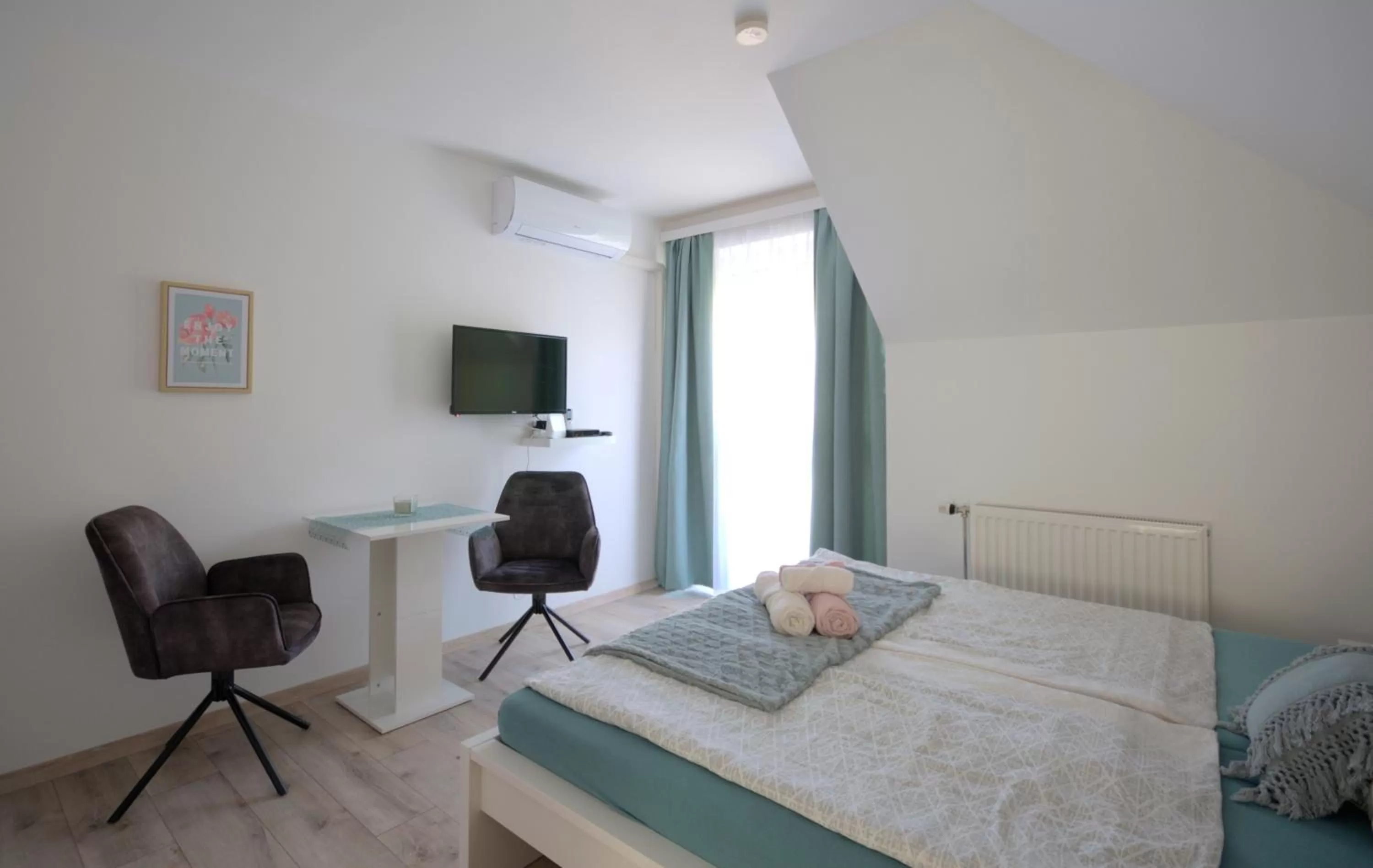 Photo of the whole room, Bed in Villa Tara Bük