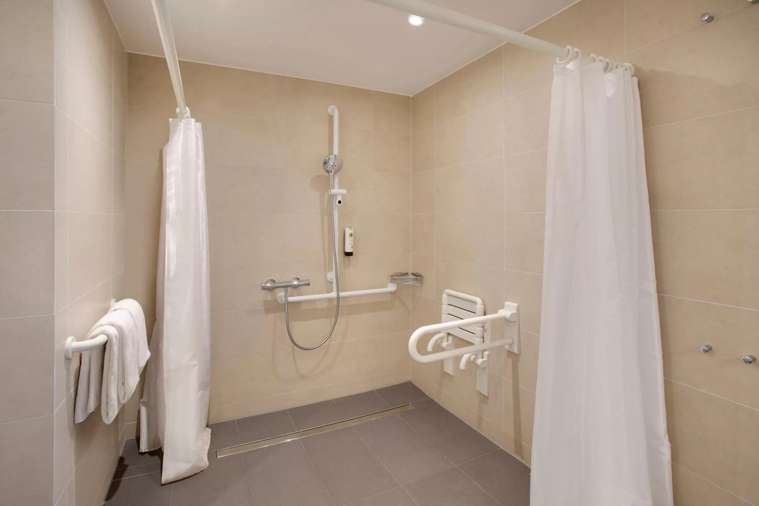 Bathroom in Holiday Inn Frankfurt Airport by IHG