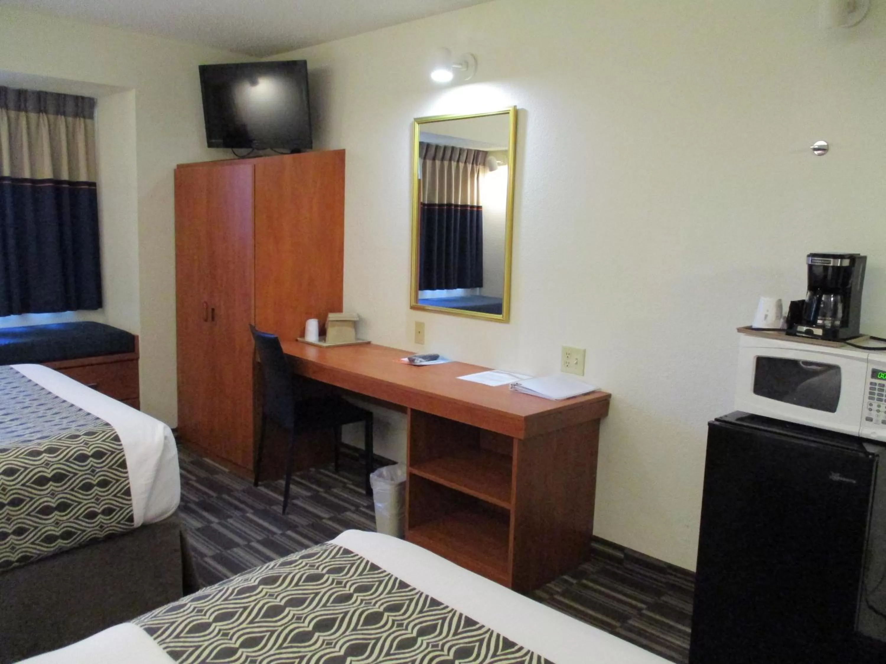 Bed in Microtel Inn and Suites - Inver Grove Heights