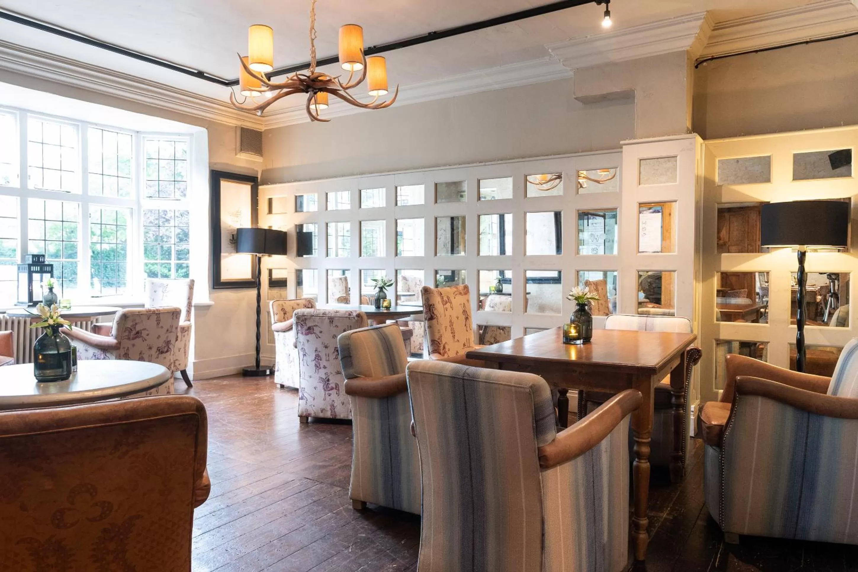 Restaurant/places to eat, Seating Area in The Oatlands Chaser by Innkeeper's Collection