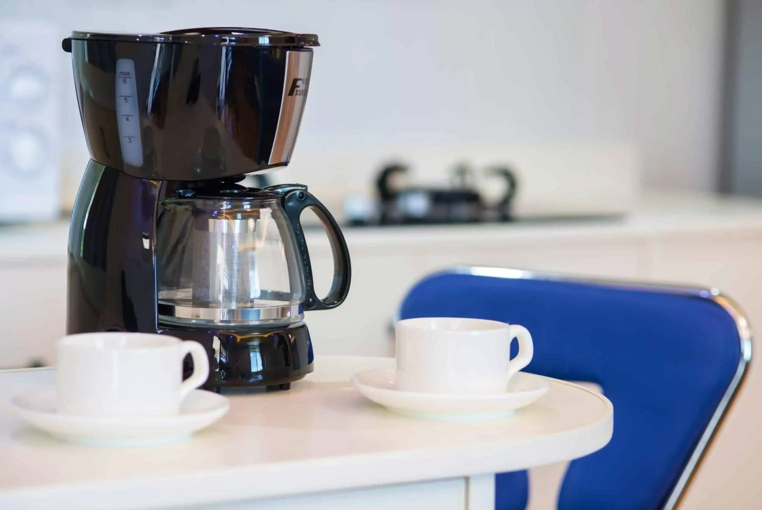 Coffee/tea facilities in Riverside Hotel
